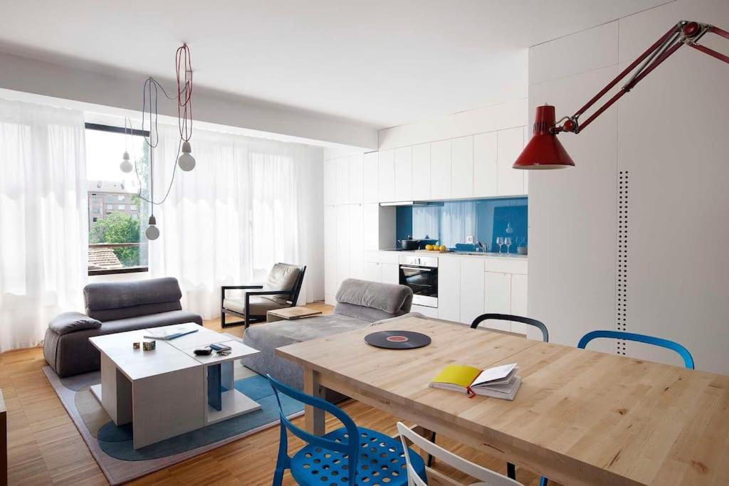 Central Apartment with Free Parking and Balcony