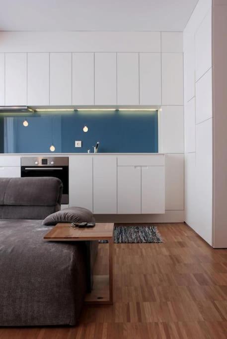 Central Apartment with Free Parking and Balcony
