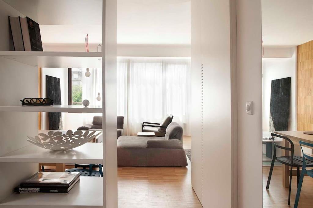 Central Apartment with Free Parking and Balcony