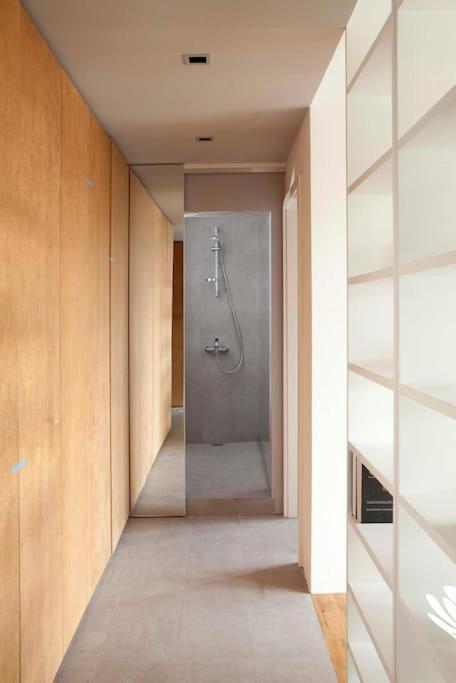 Central Apartment with Free Parking and Balcony