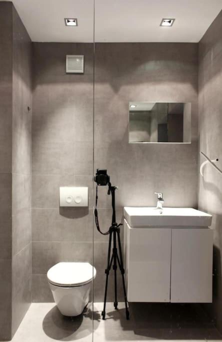 Central Apartment with Free Parking and Balcony