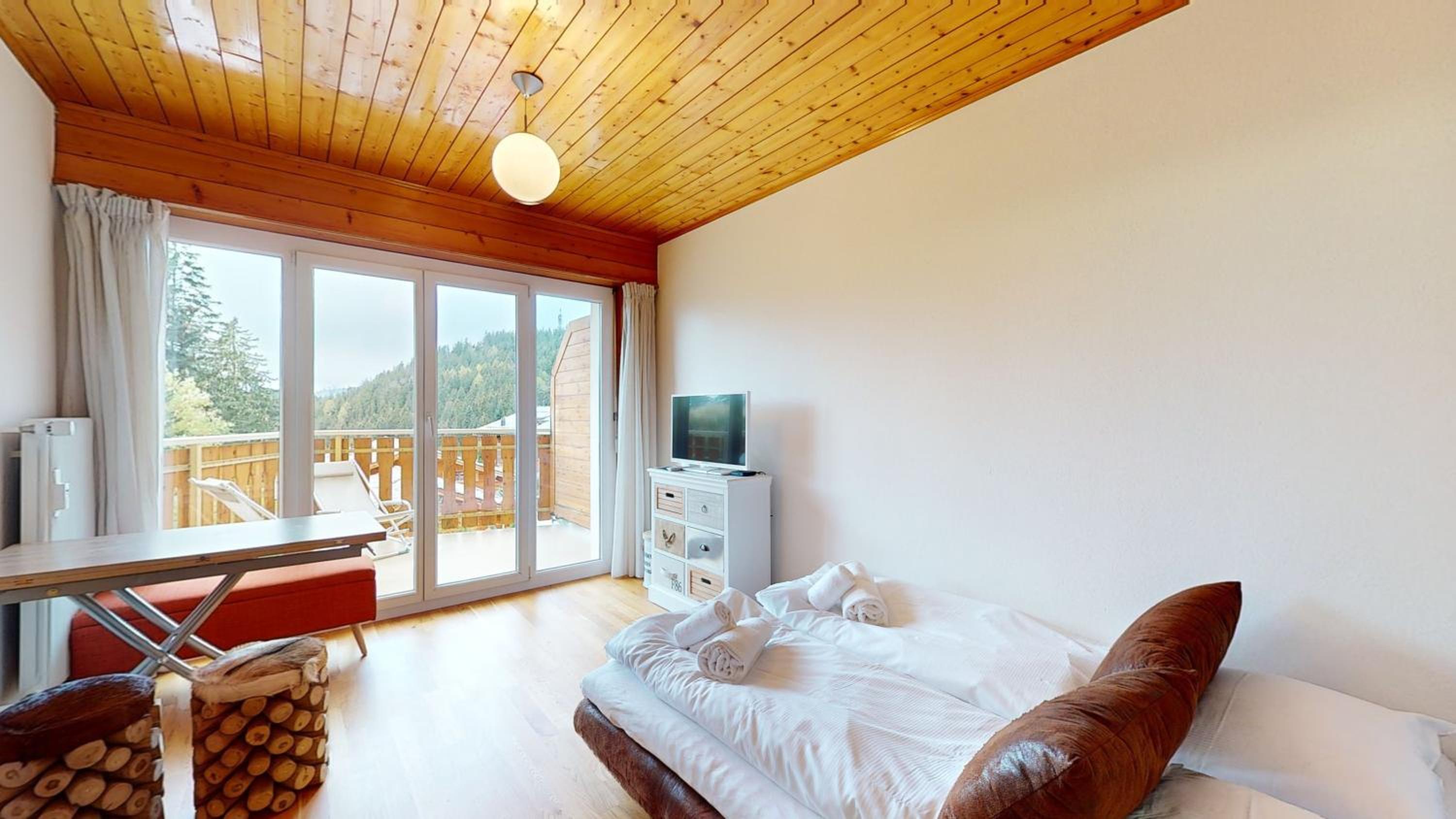 Calm studio with balcony in Crans-Montana
