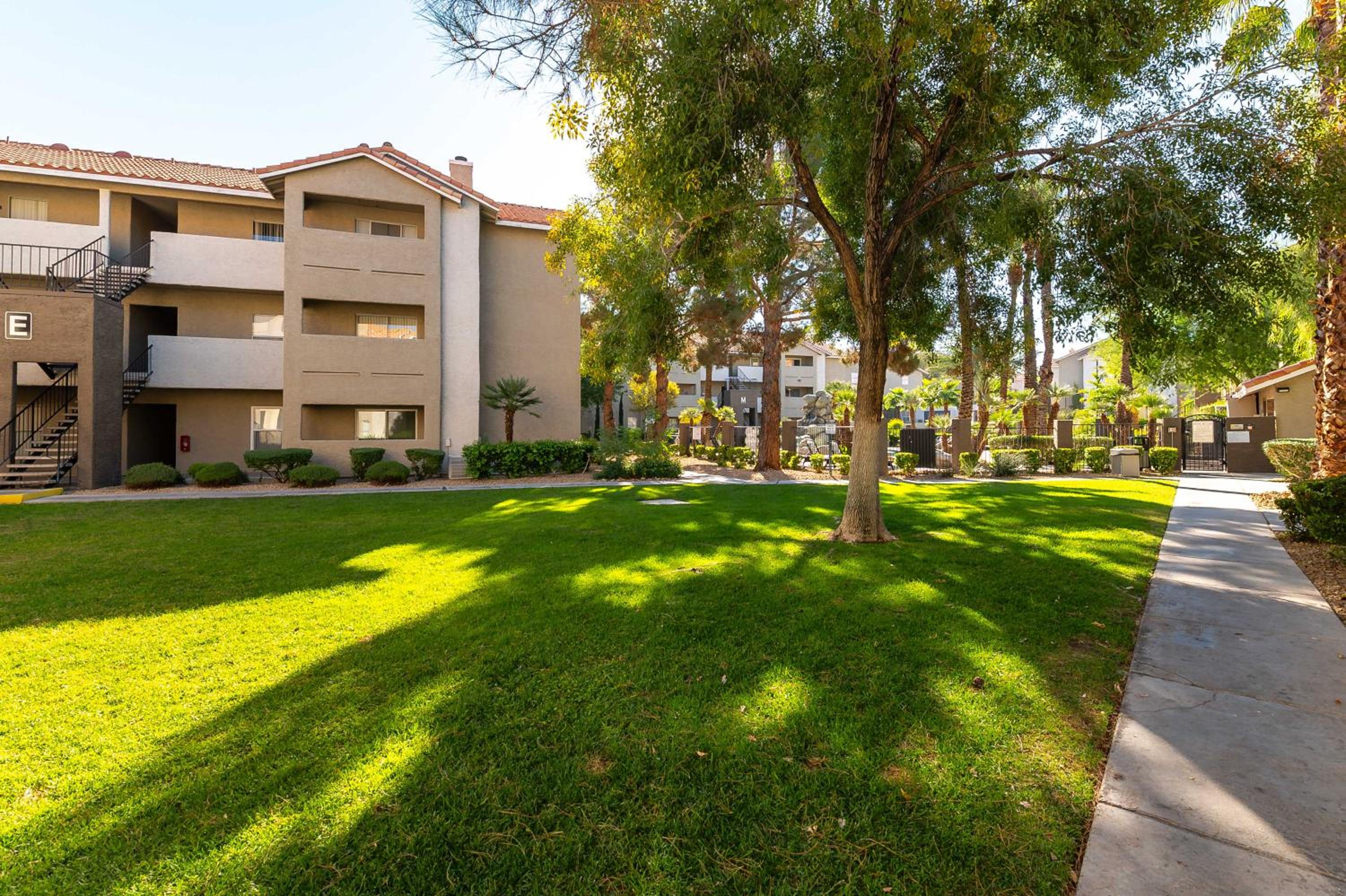 Rio-Adjacent 2BR Pool, Gym, Free Parking view 3