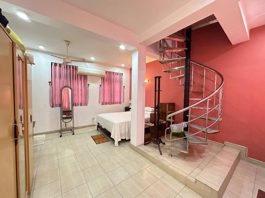 Studio Apartment in Col-3