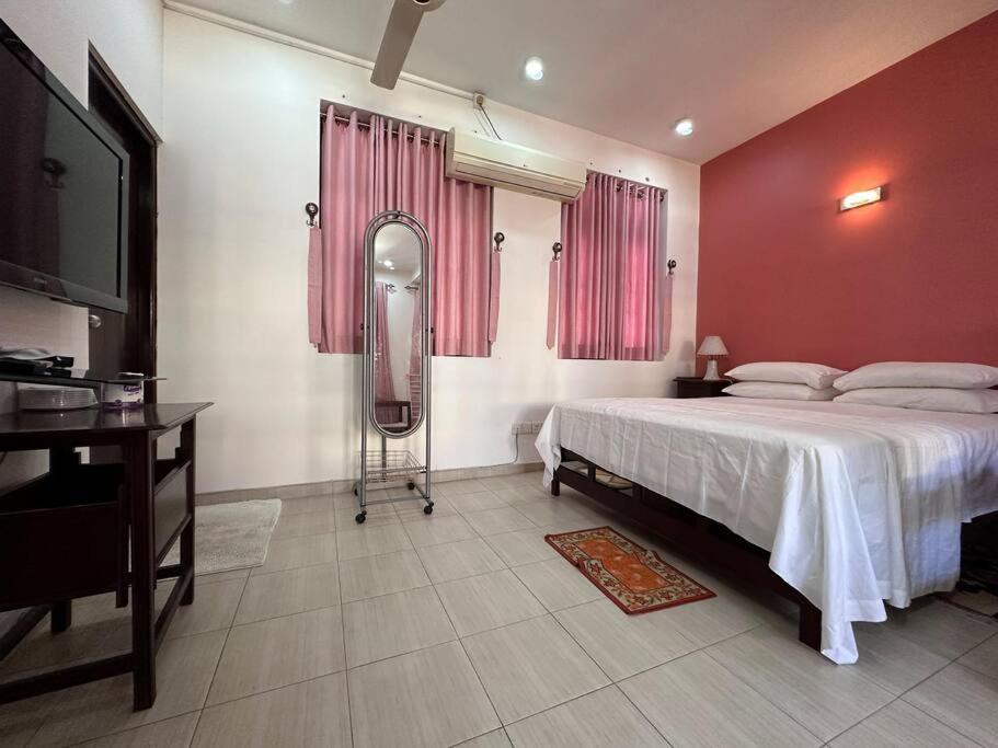 Studio Apartment in Col-3