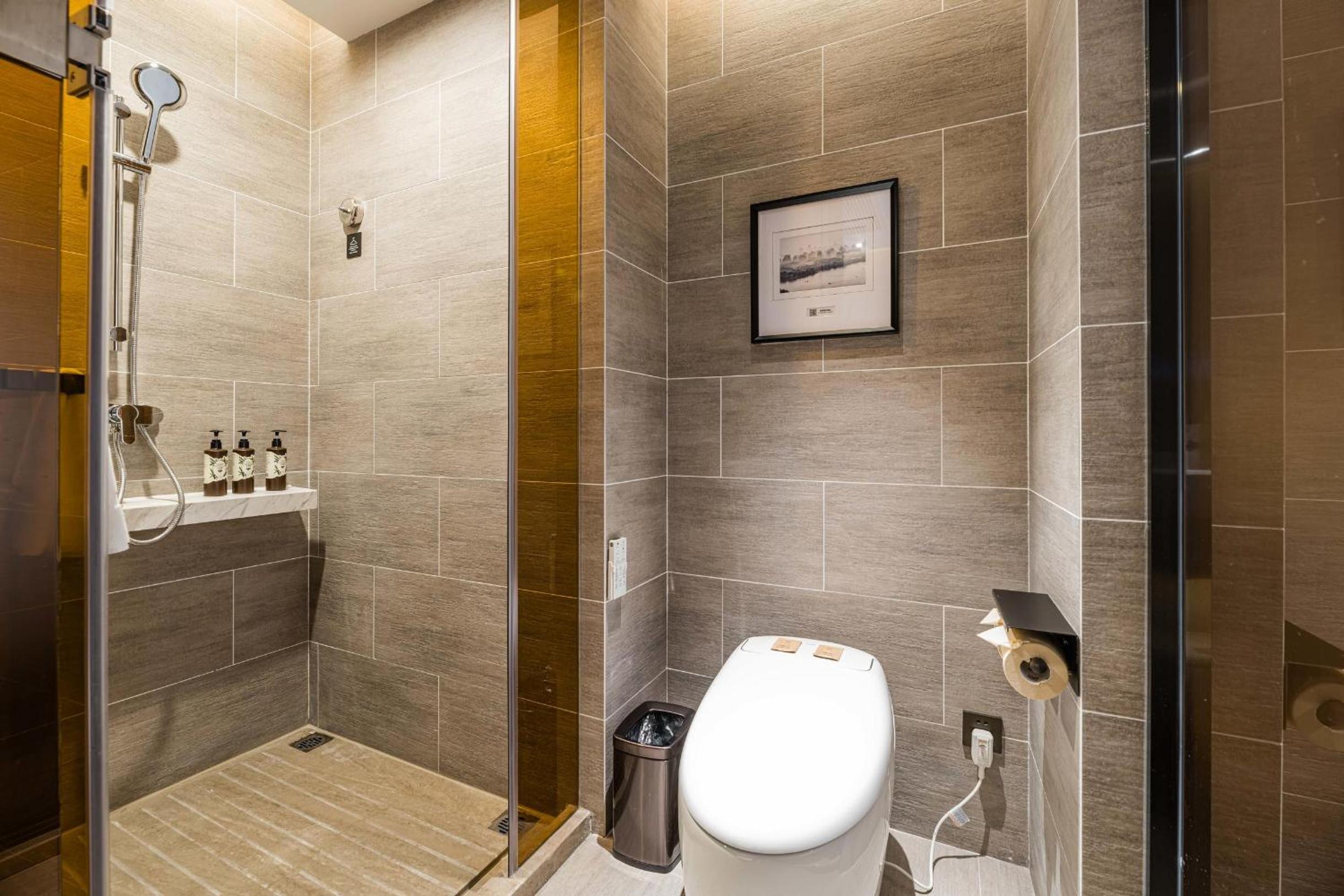 Atour Hotel Tonglu Fuchunjiang
