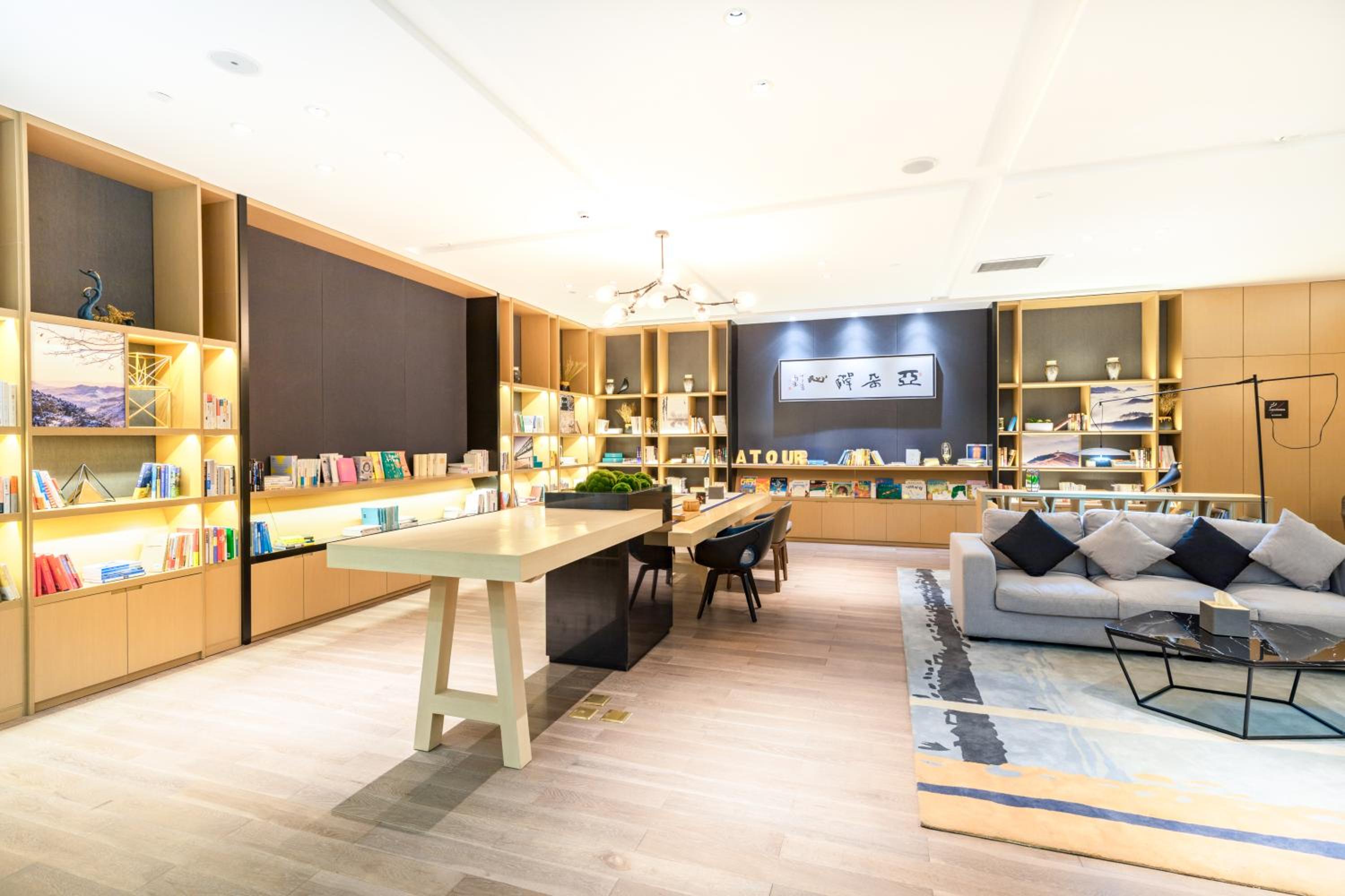Atour Hotel Jinan Zhangqiu Century Avenue