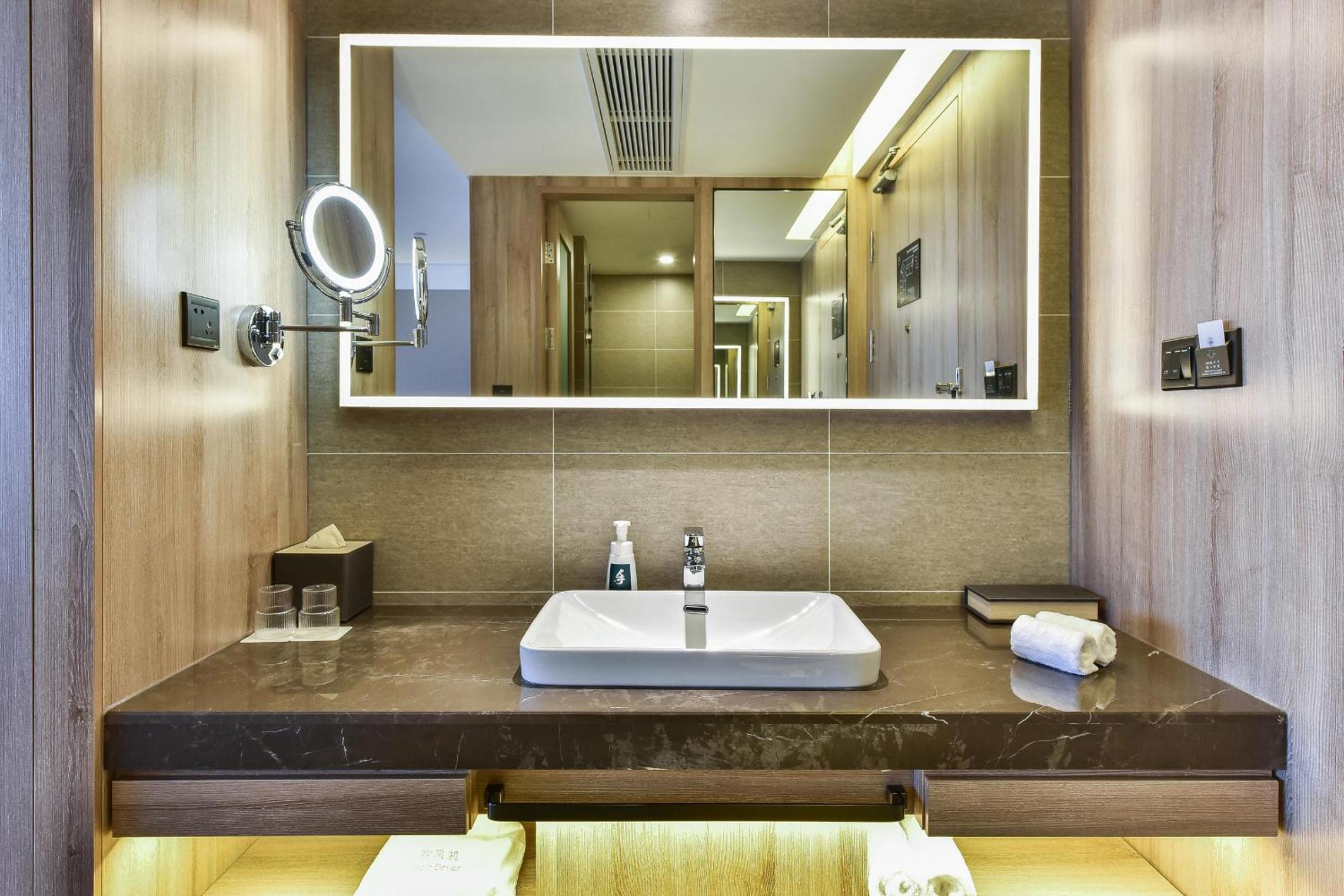 Atour Hotel Tianjin Binhai 1st Street