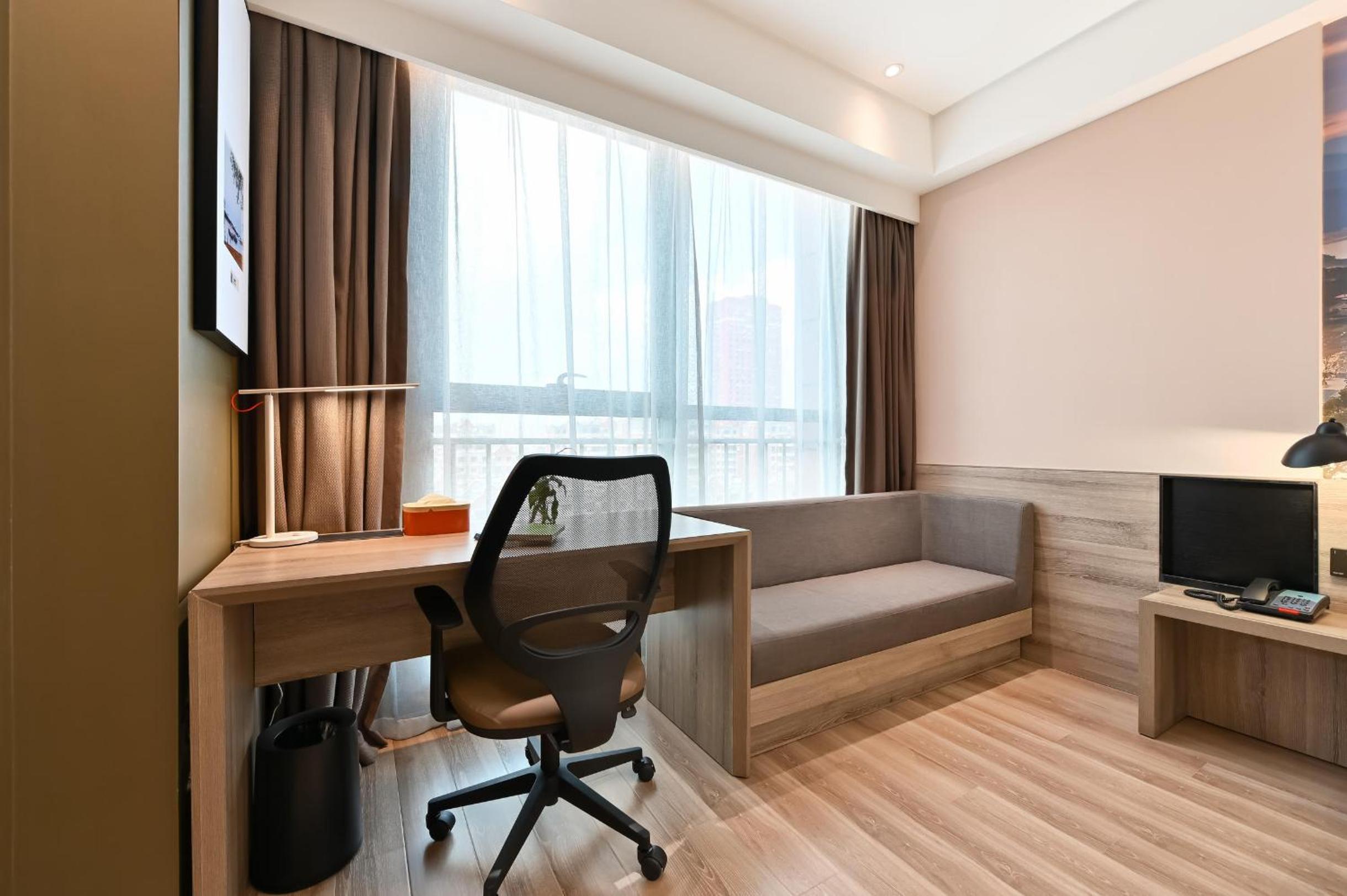 Atour Hotel Shenyang South Station Quanyun Road