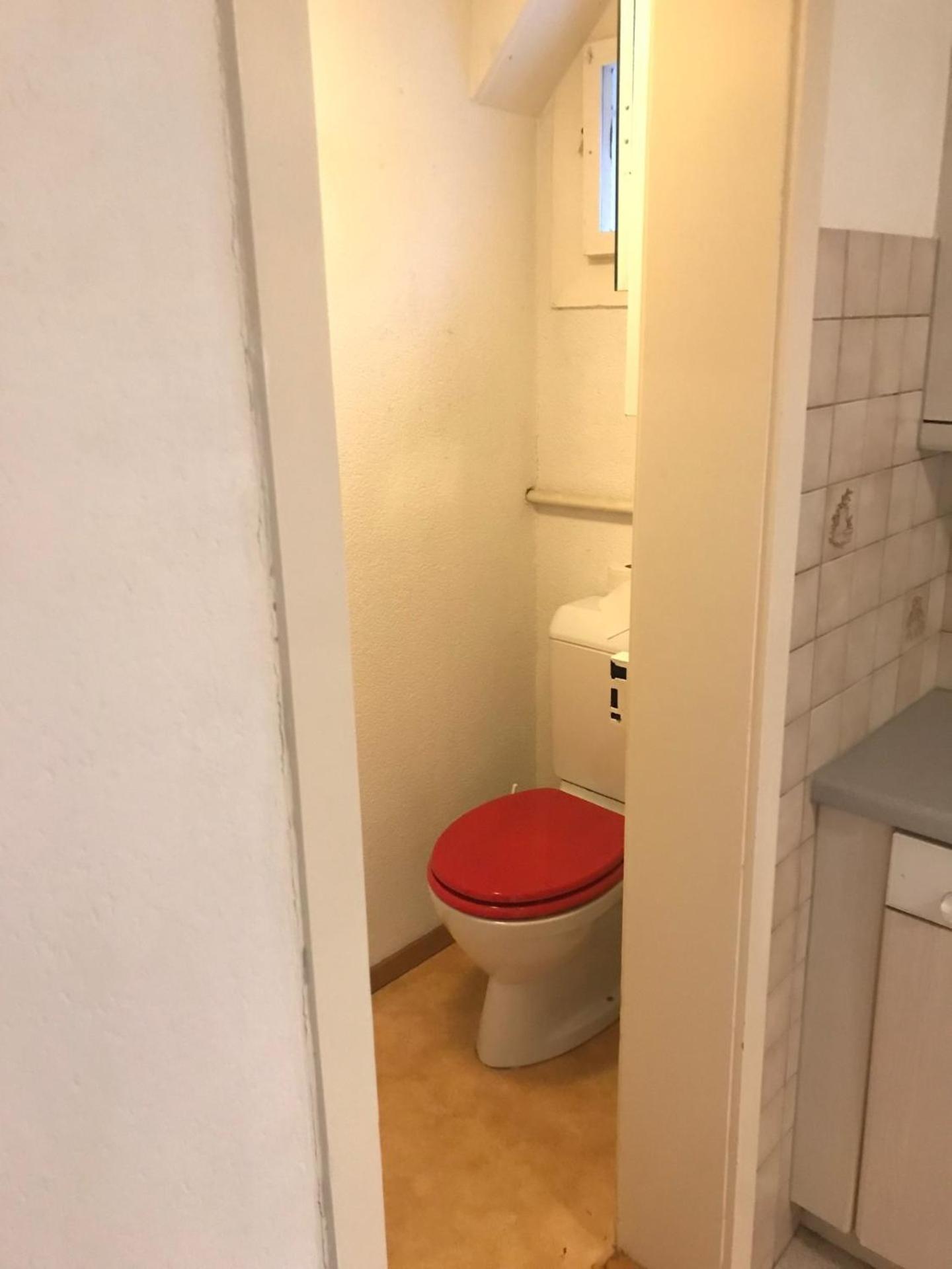 Simple Flat 64m2 Center private Parking SMALL BATHROOM