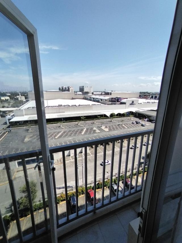 Hotel Luxury Twin Bed Room with Balcony Las Pinas-South Residence