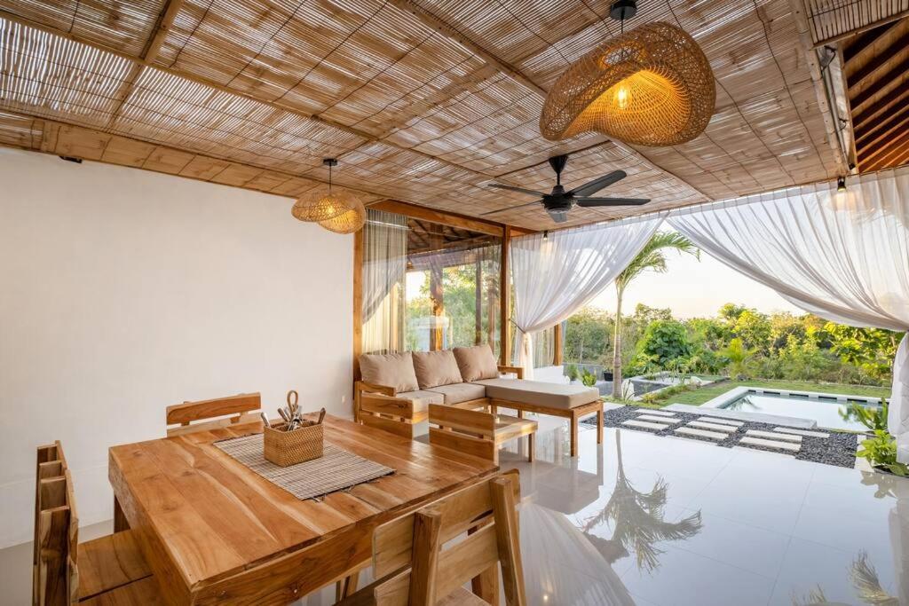 5 mins to Bingin Beach Oceanview Luxe Pool Villa