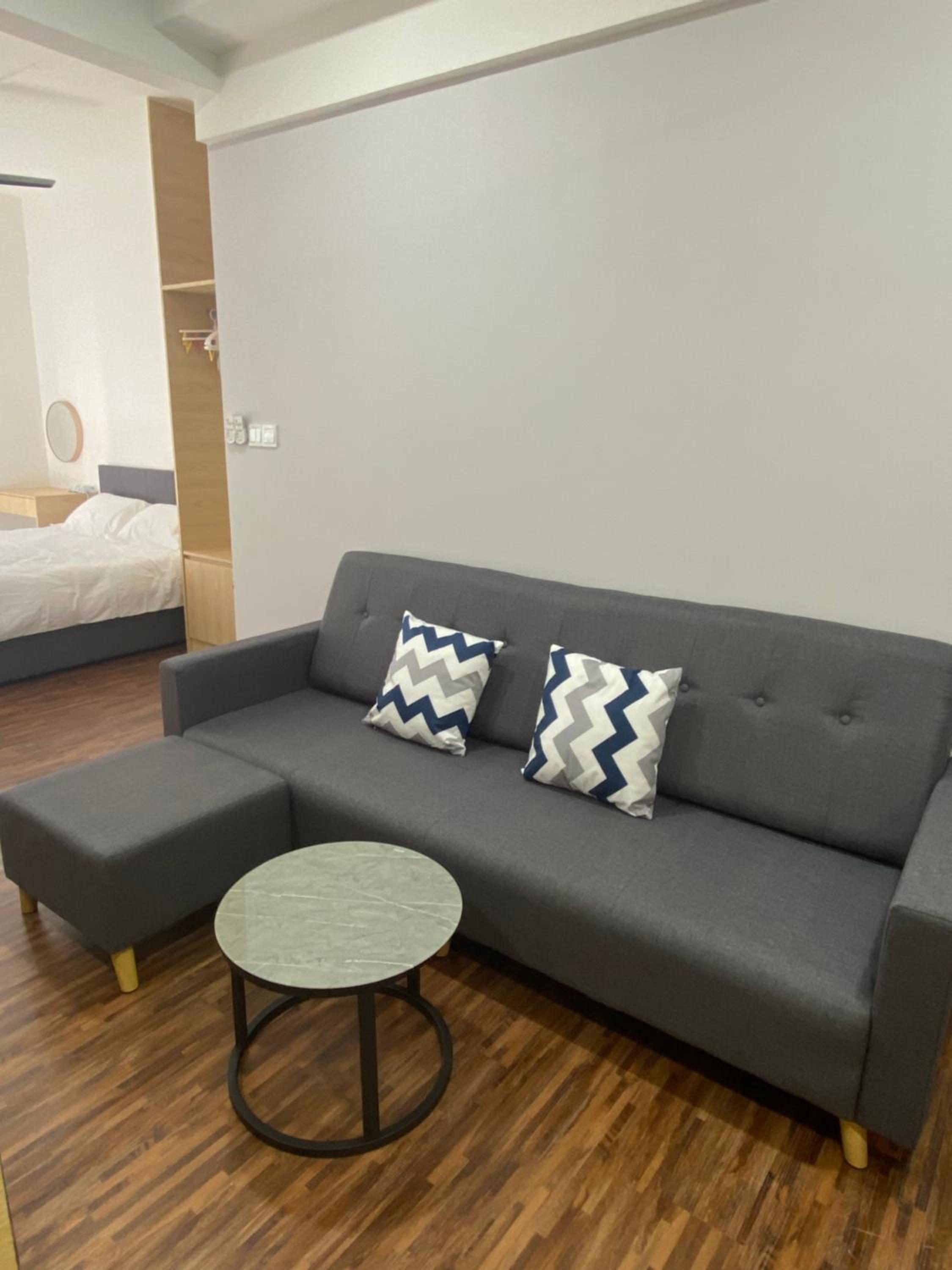 K Avenue with Peak Escapes