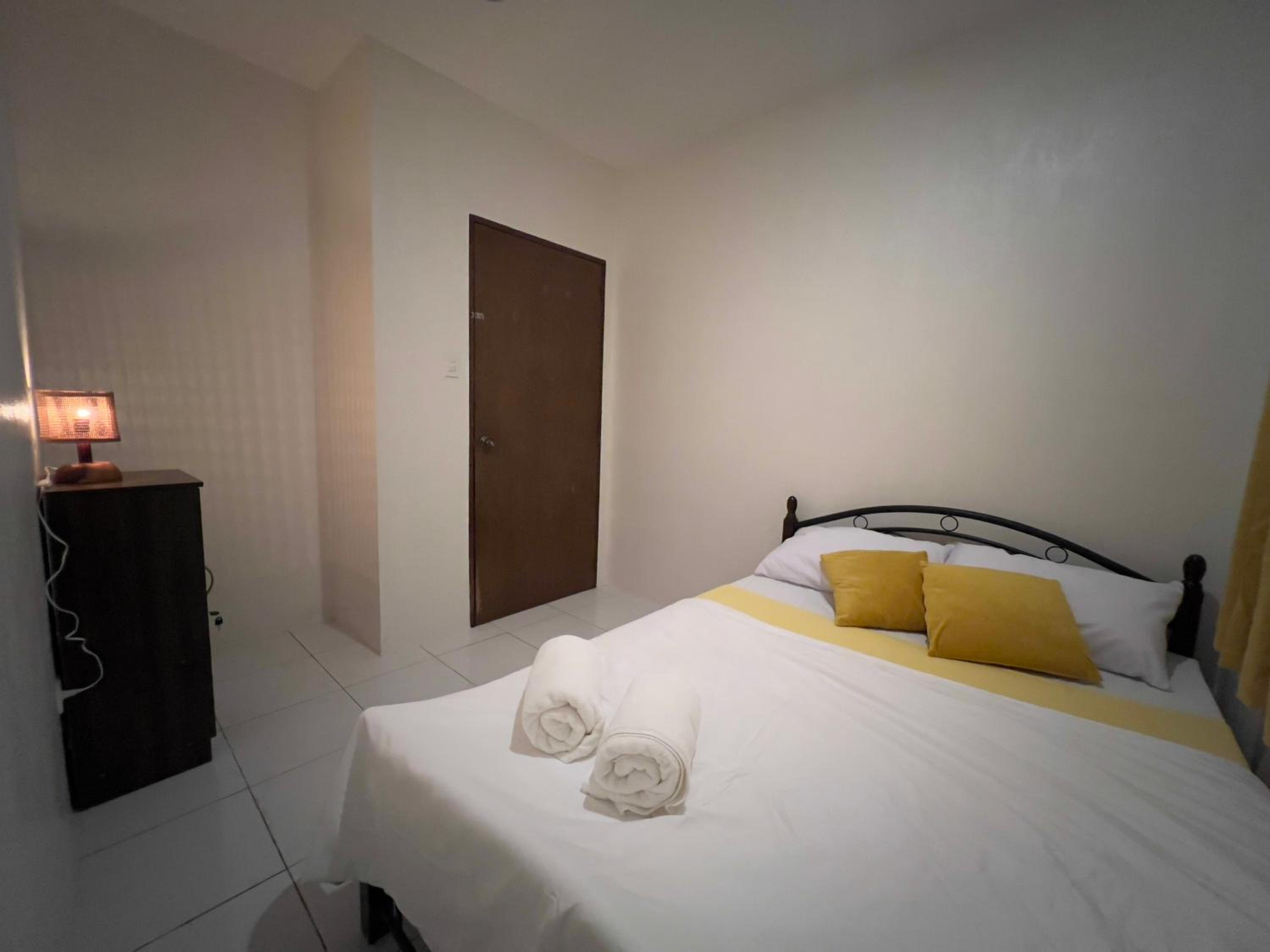 Casa Via: Cozy 3 Bedroom Home in Bacolod with Parking view 2