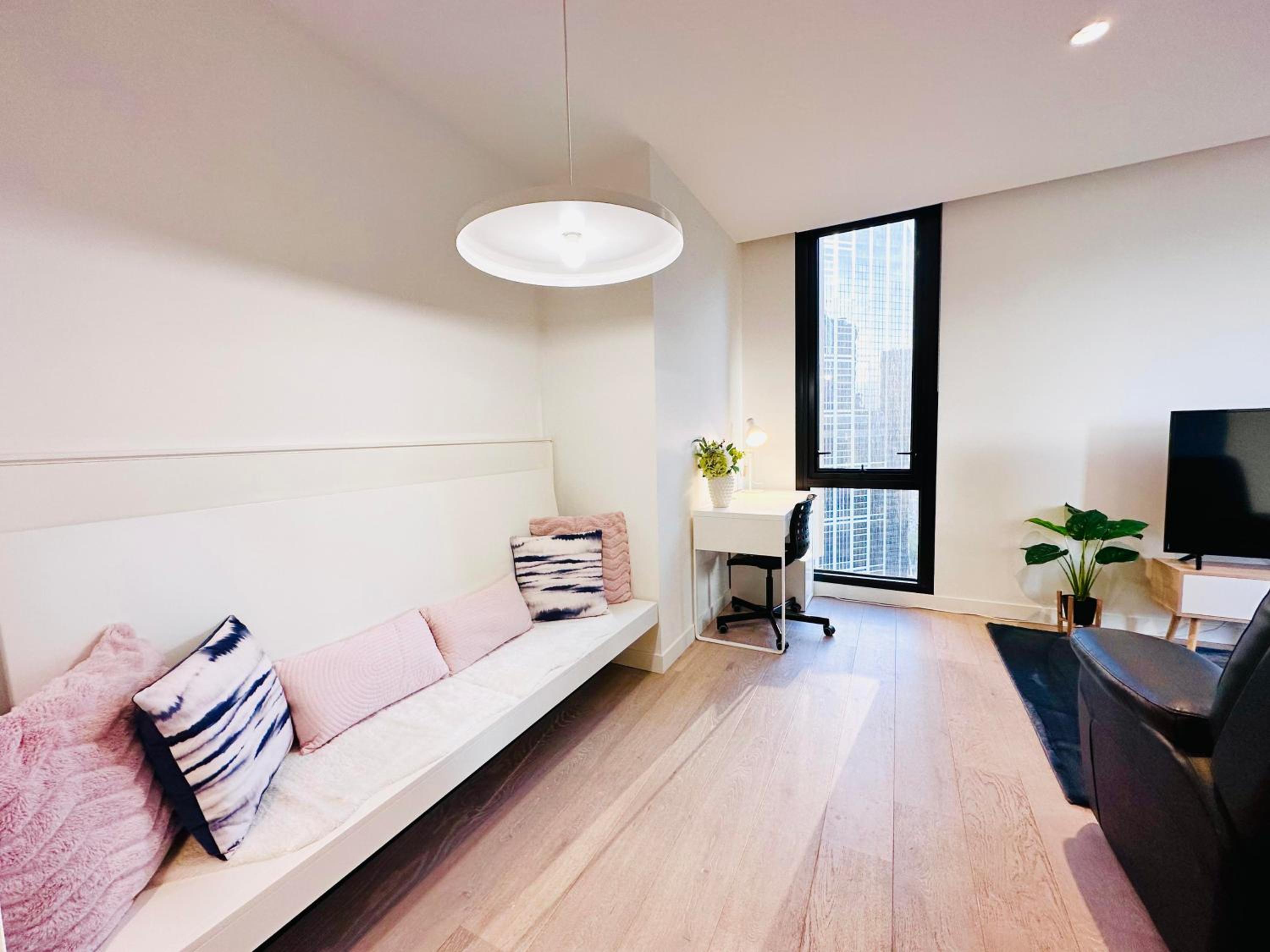 Melbourne CBD Empire Apartment