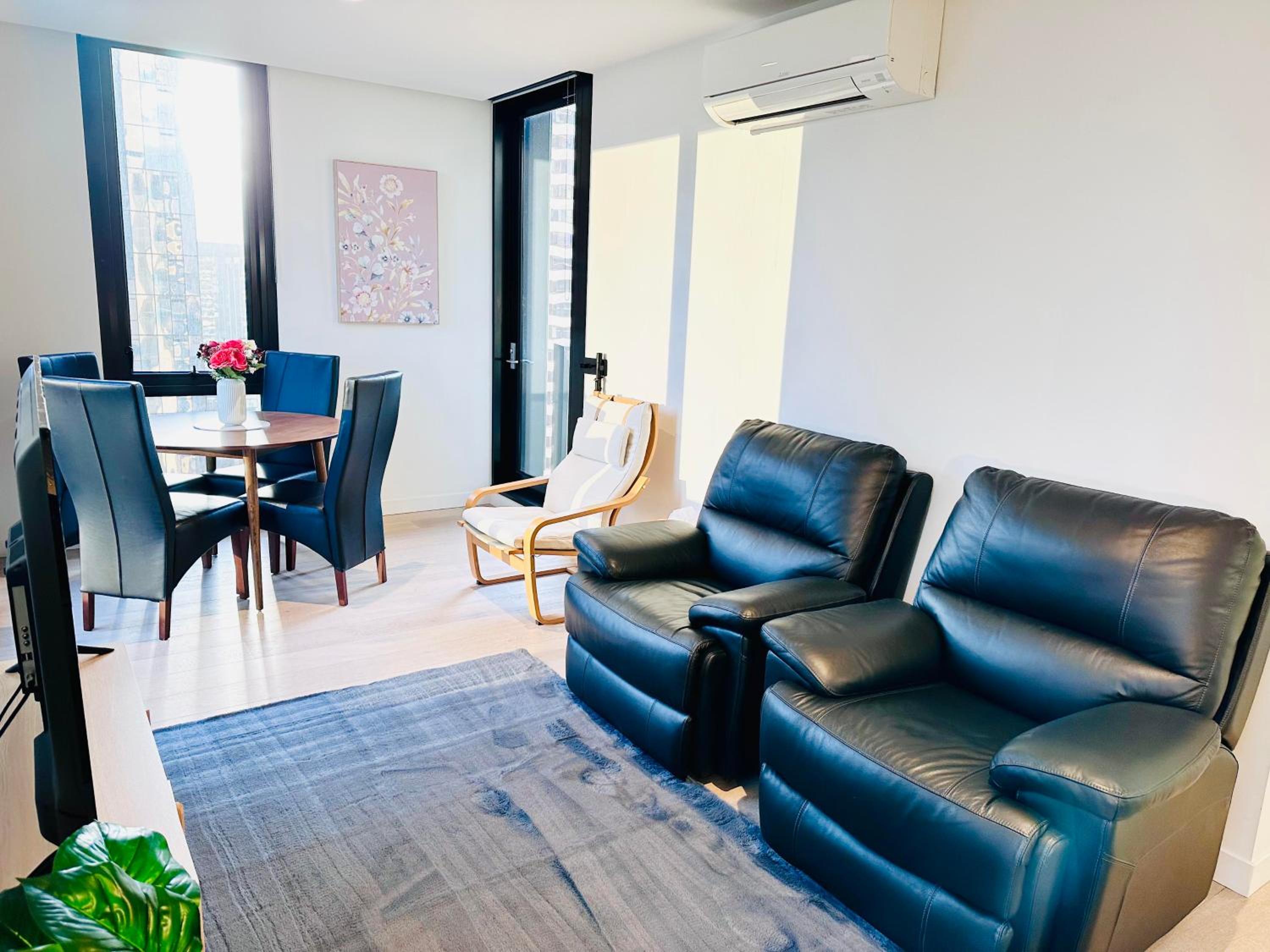 Melbourne CBD Empire Apartment