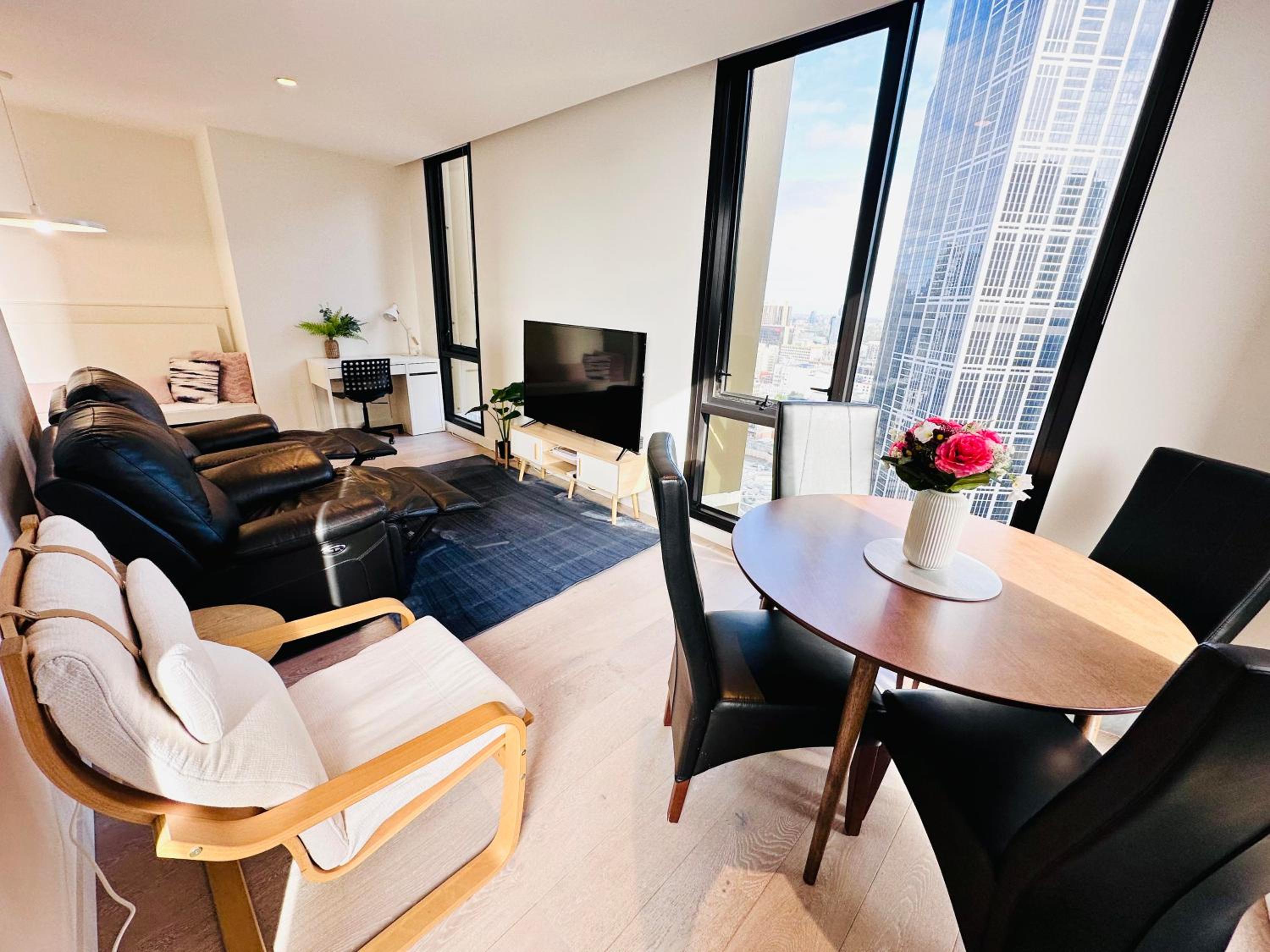 Melbourne CBD Empire Apartment
