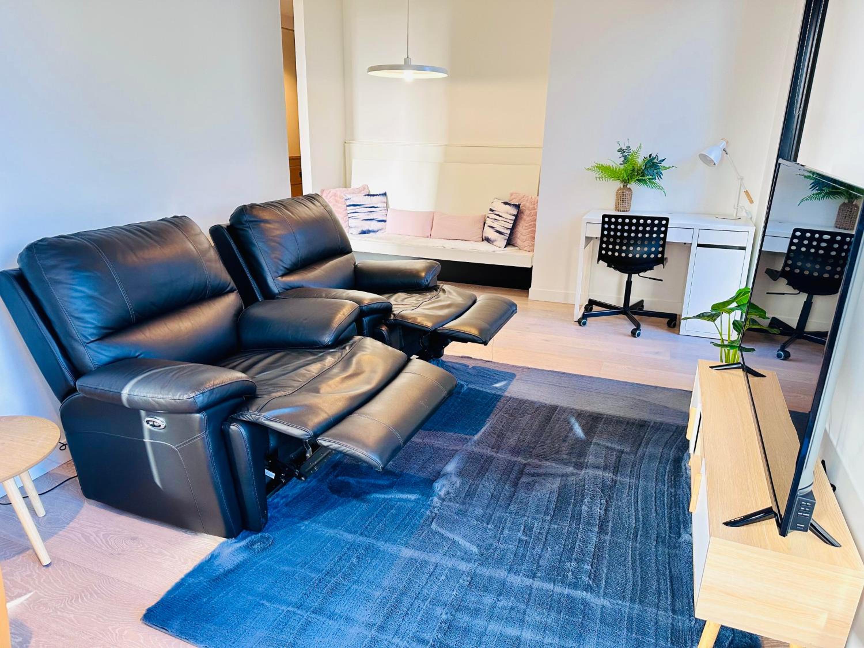 Melbourne CBD Empire Apartment