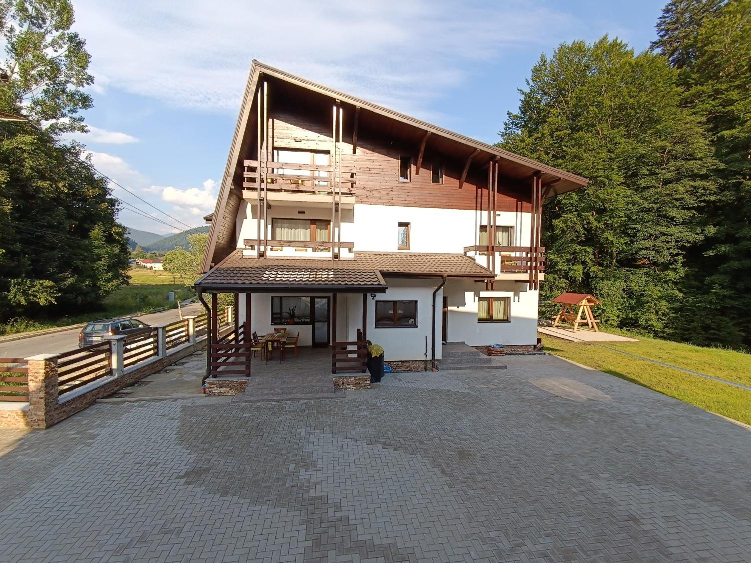 Hotel Mountain Break Azuga - Image 1