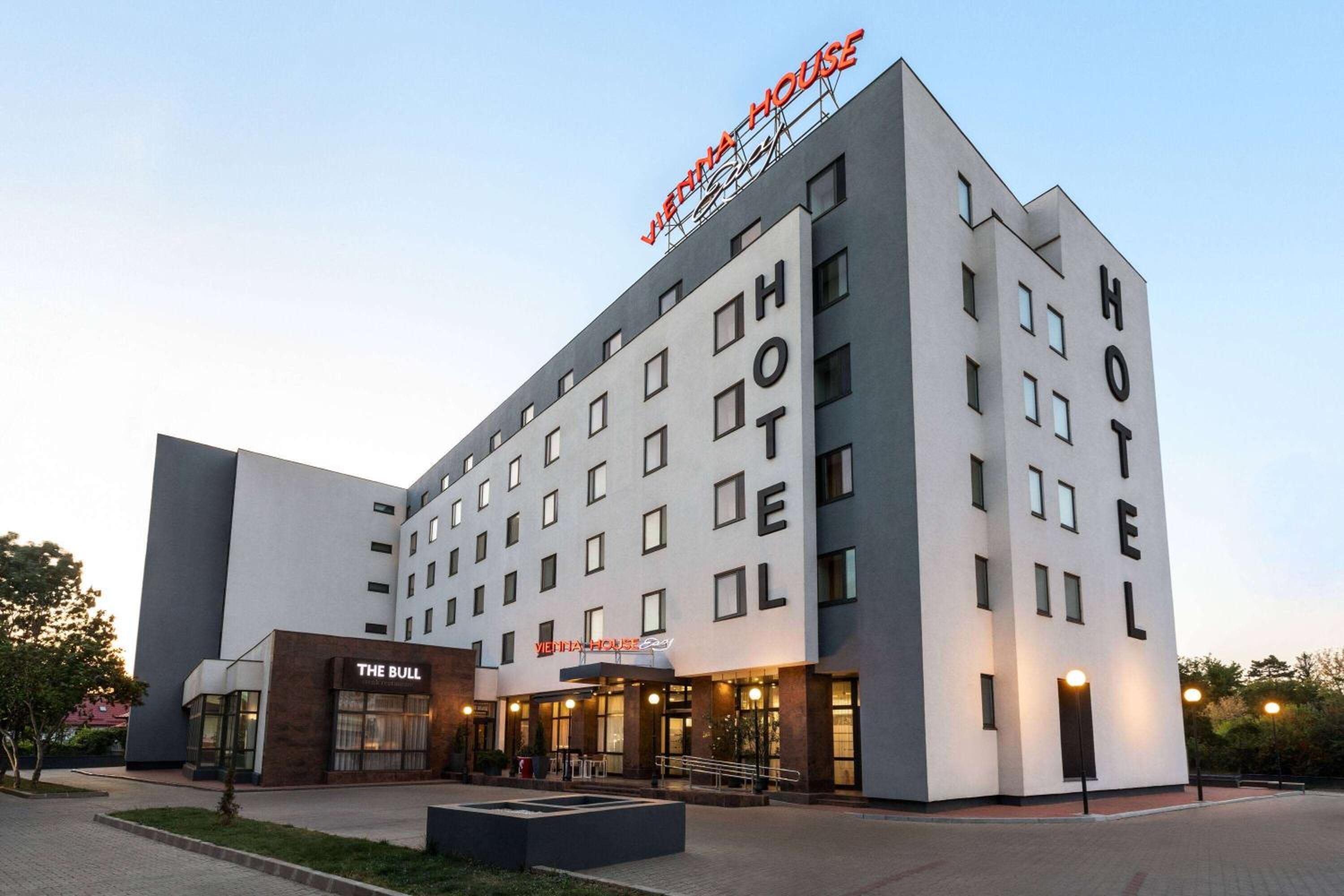 Hotel Vienna House Easy by Wyndham Bucharest Airport - Image 1