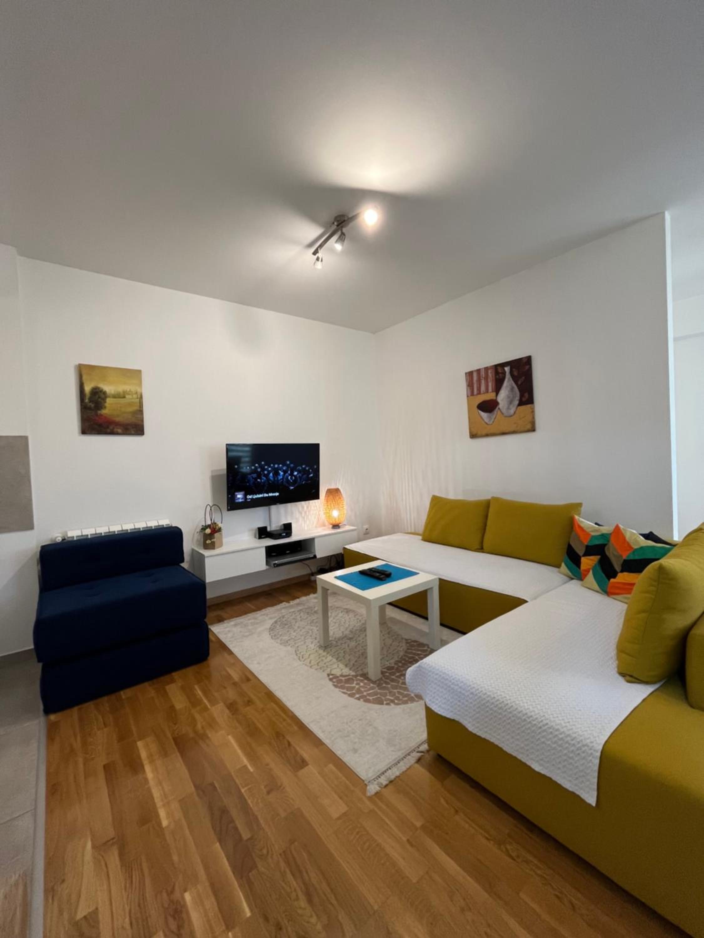 Modern Rajcikk Apartment nearby downtown & Vardar river view 3