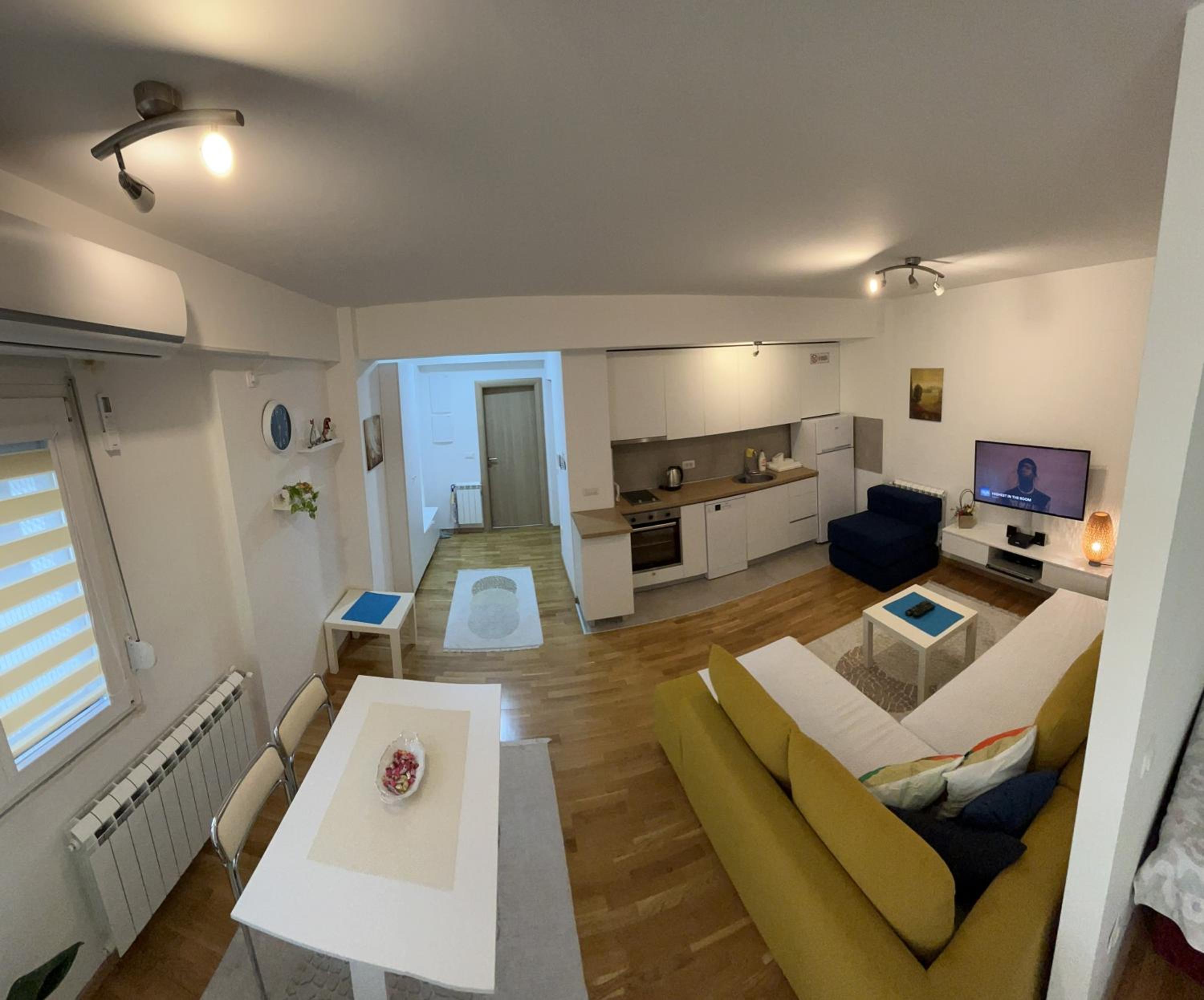 Modern Rajcikk Apartment nearby downtown & Vardar river view 4