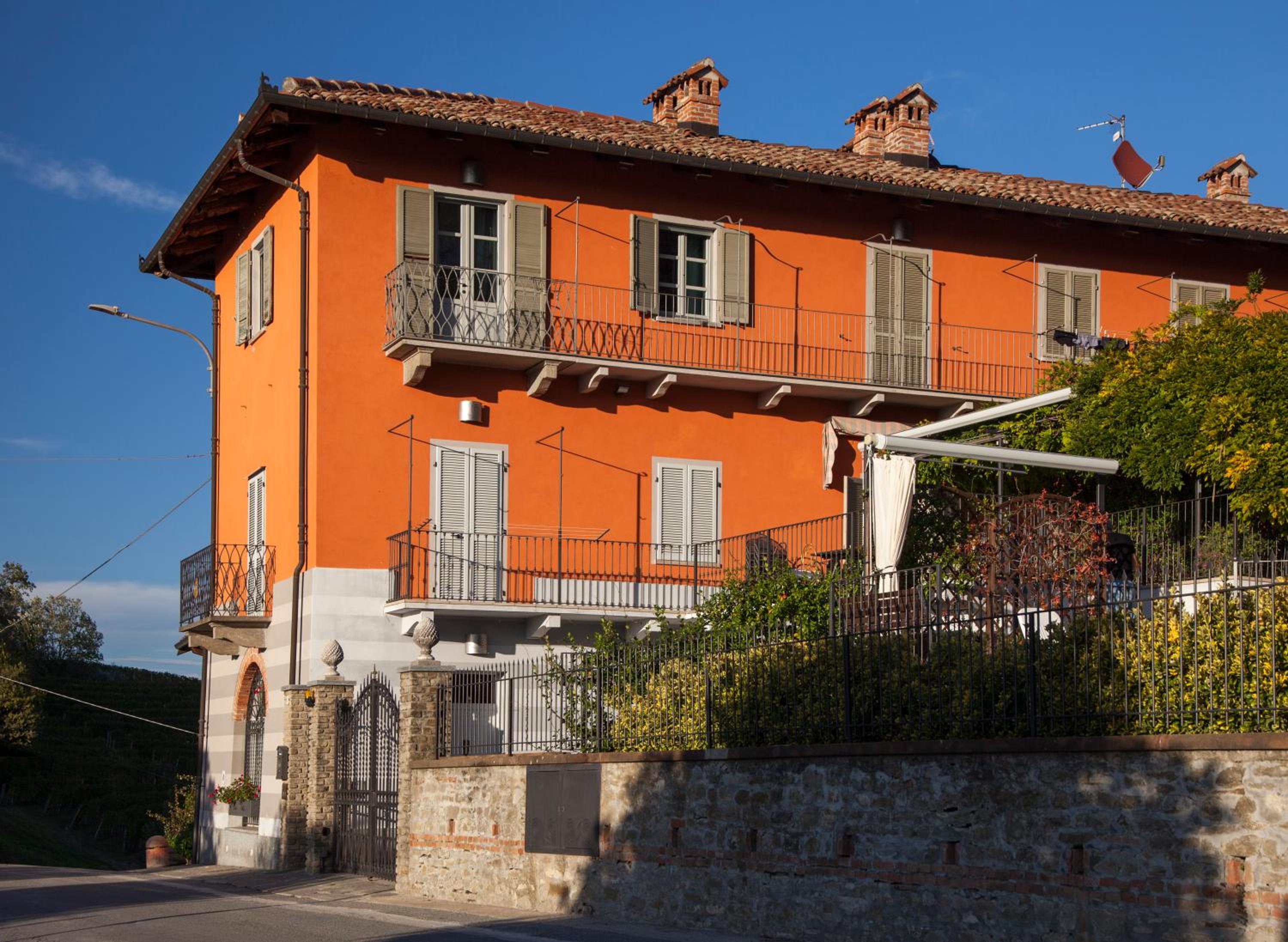 CASA NELLE LANGHE
