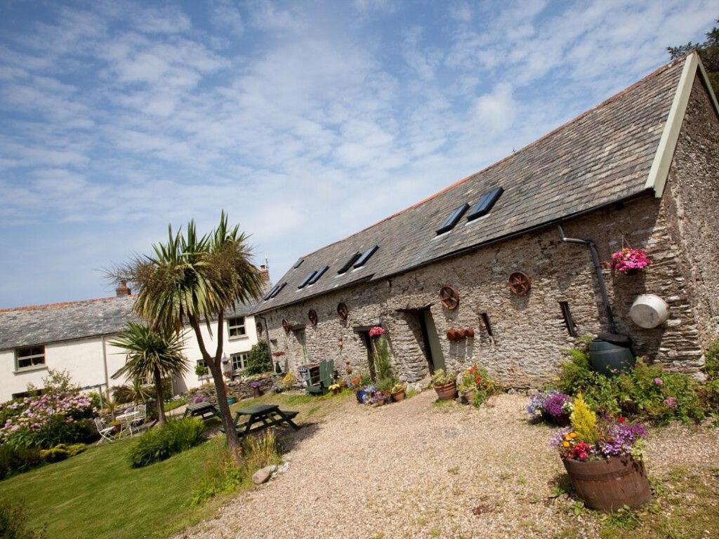 Dolly's Barn at Higher Mullacott