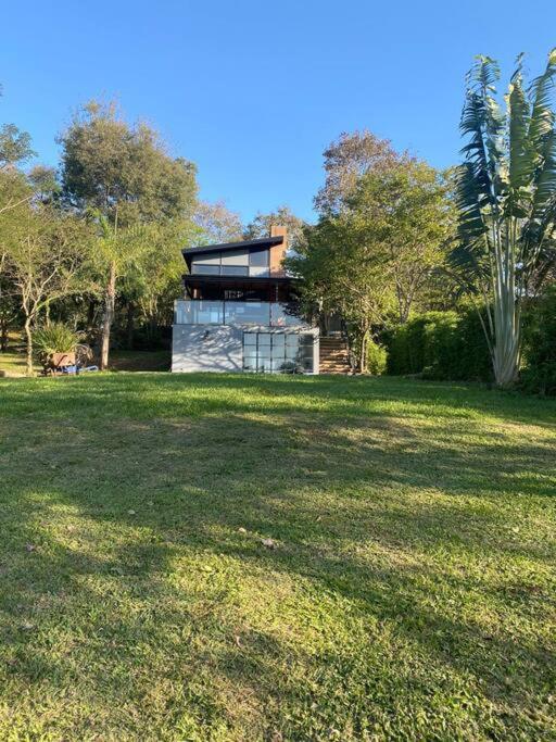 Casa sobre el río
