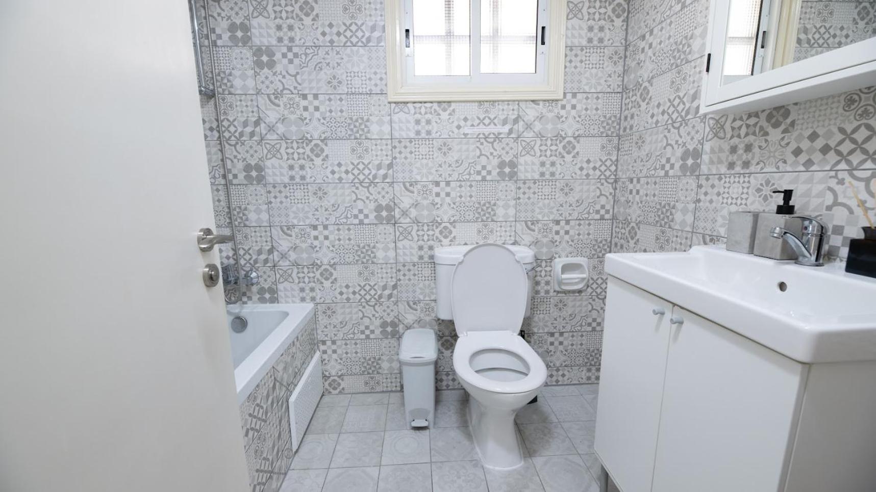 Beautiful Apartment in Harbour Paphos, Central & Close to Beach
