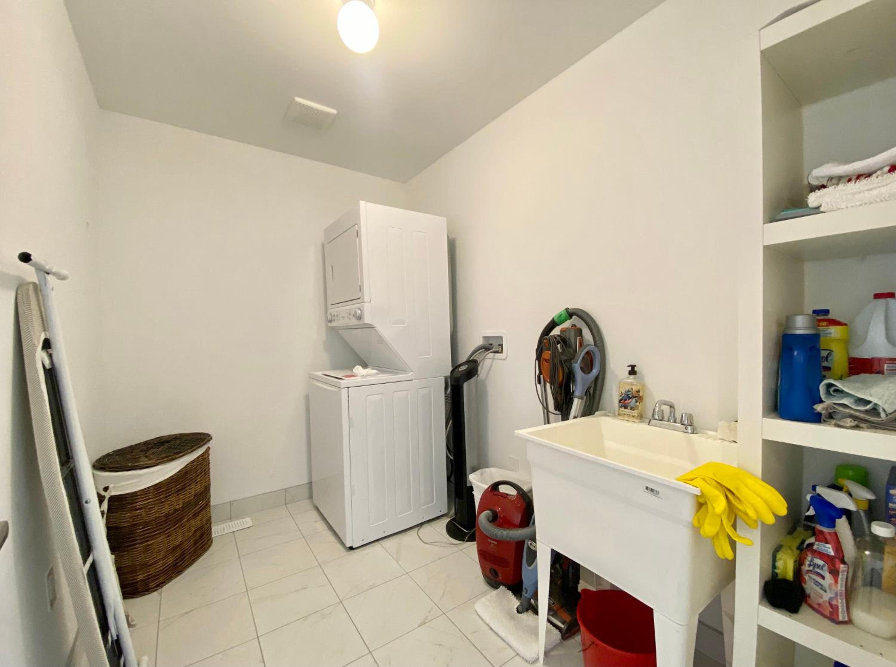 3 Bedroom Well-designed Townhouse in Whitby