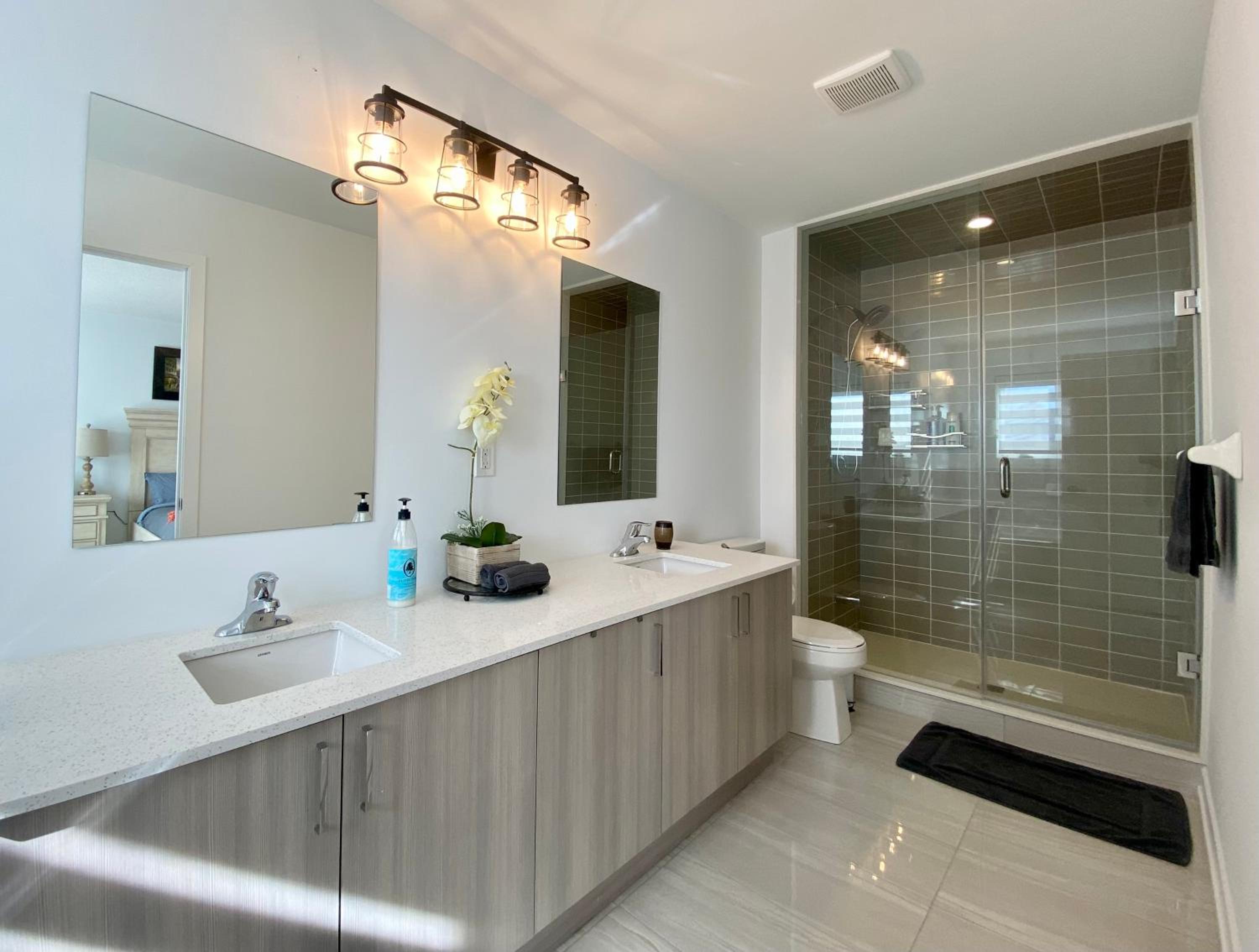 3 Bedroom Well-designed Townhouse in Whitby