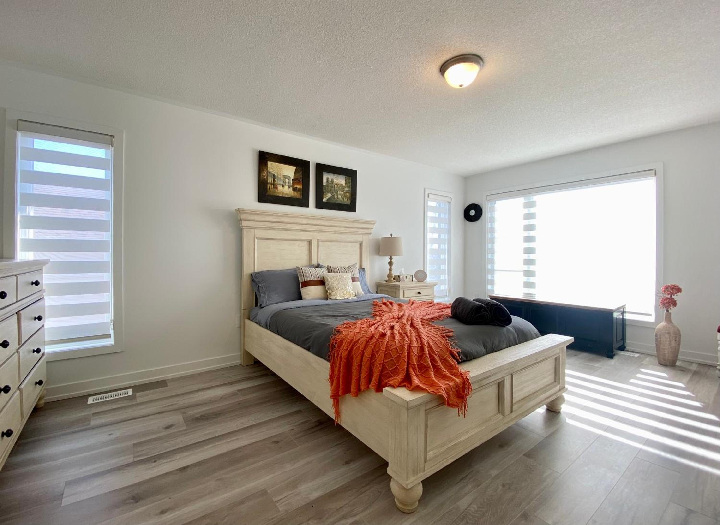 3 Bedroom Well-designed Townhouse in Whitby