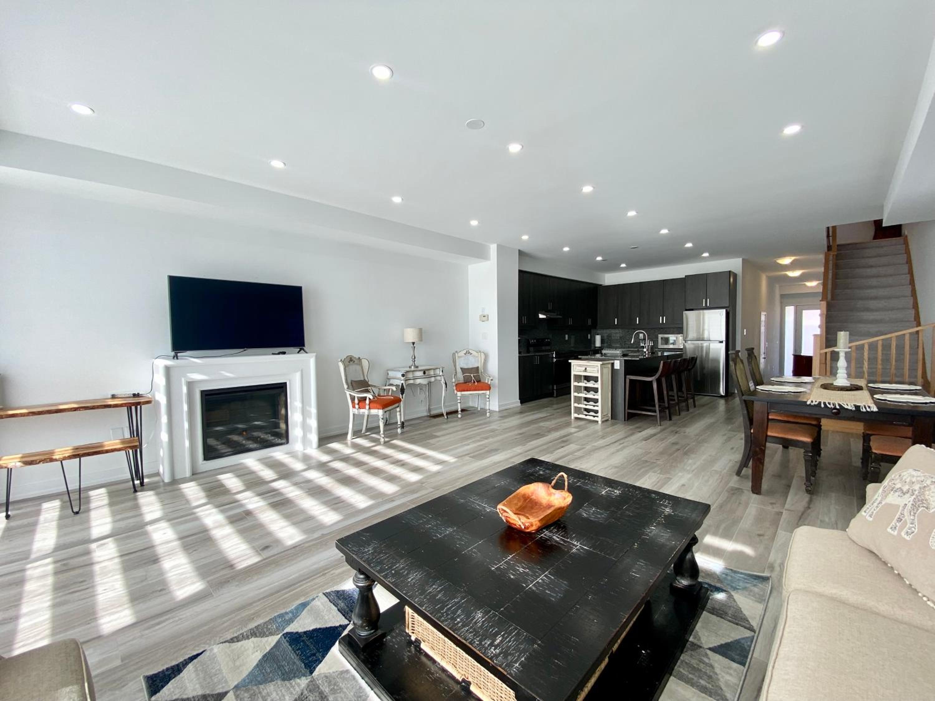 3 Bedroom Well-designed Townhouse in Whitby