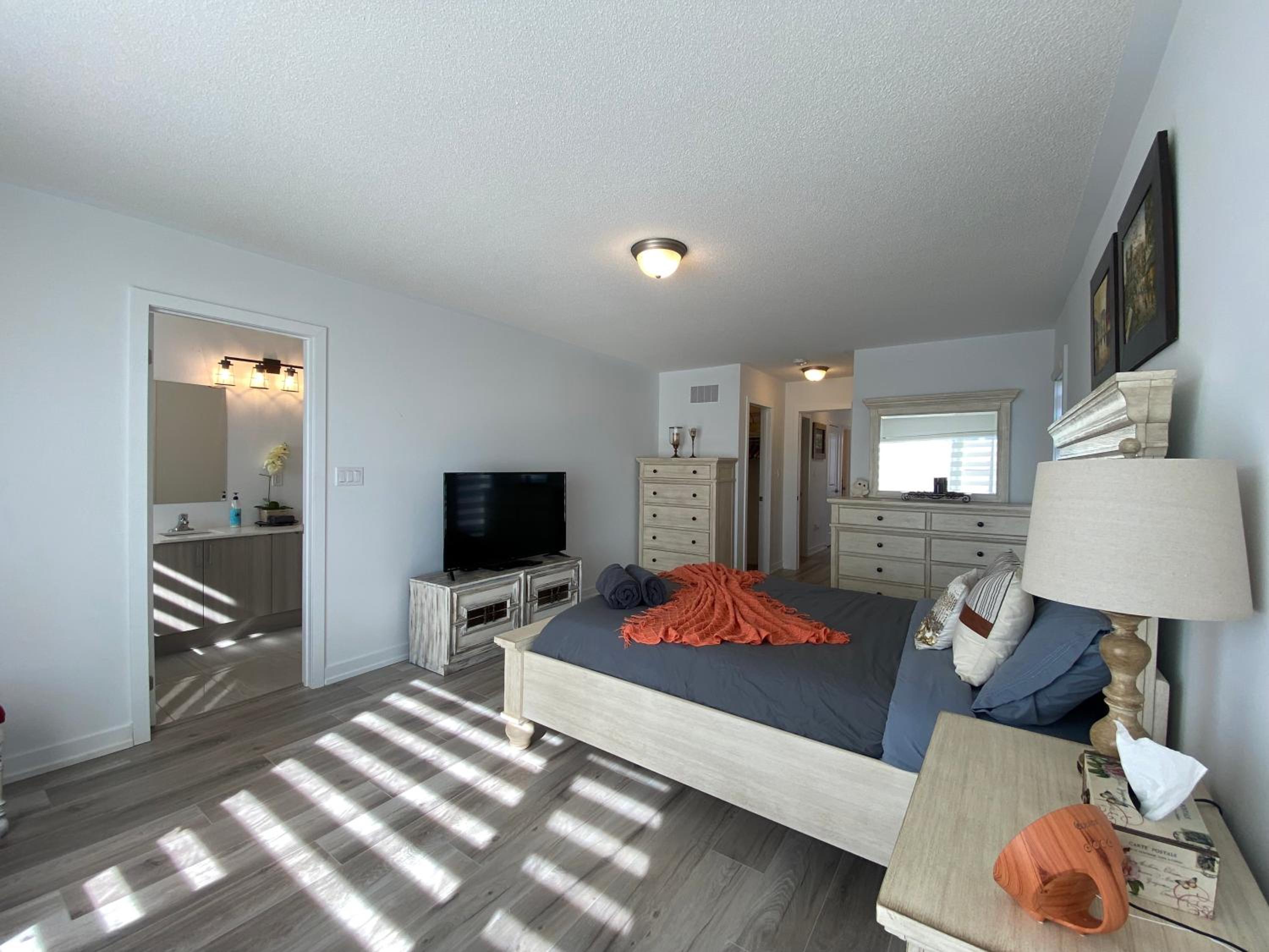 3 Bedroom Well-designed Townhouse in Whitby