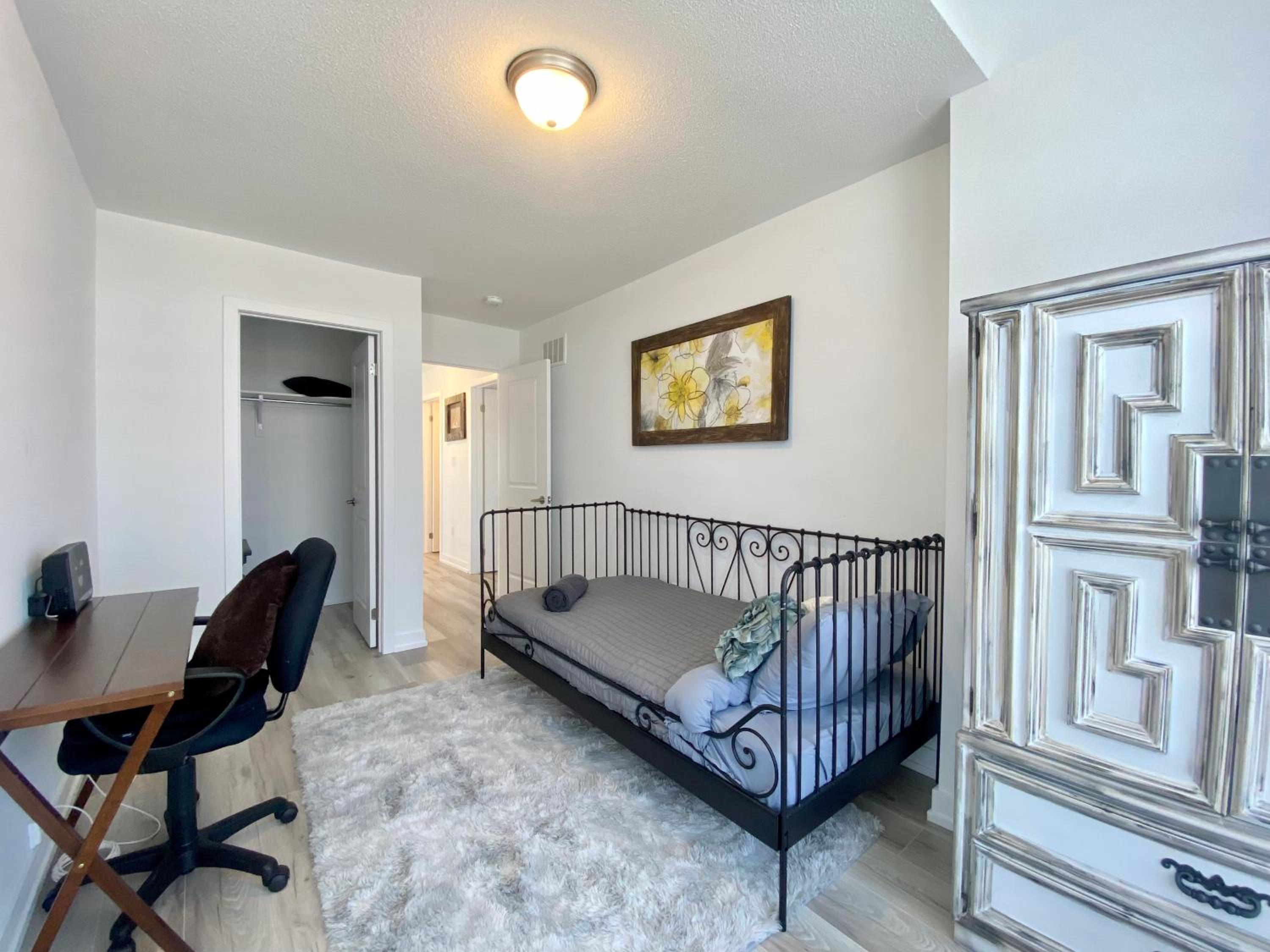 3 Bedroom Well-designed Townhouse in Whitby