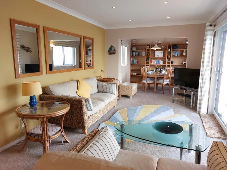 Broadwaters - 2 bed waterfront apartment in Instow