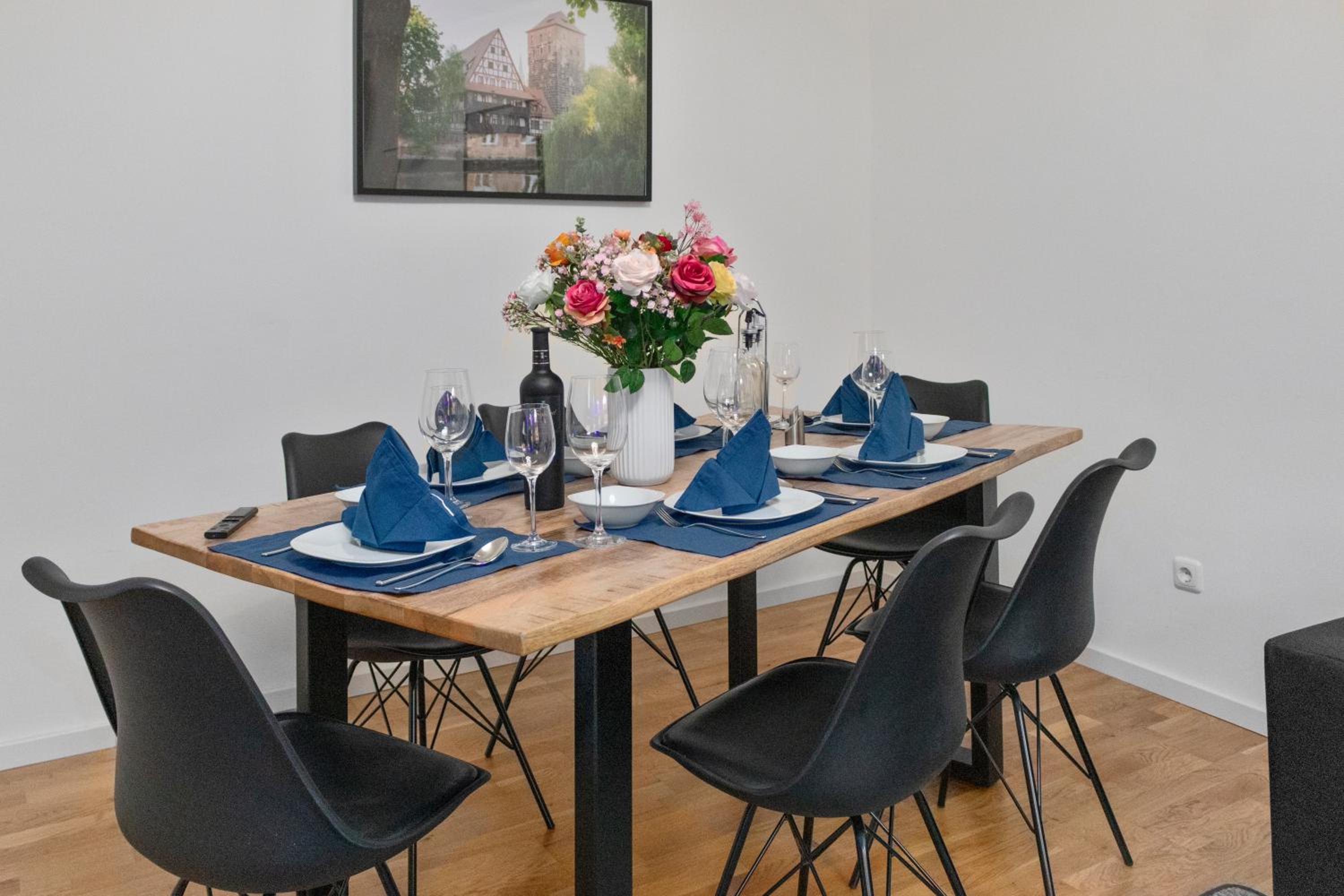 Altstadt - Exklusive 3-Zi-Wohnung für 6 Personen mit 90 qm, großer Dachterrasse, Parkplatz, WLAN