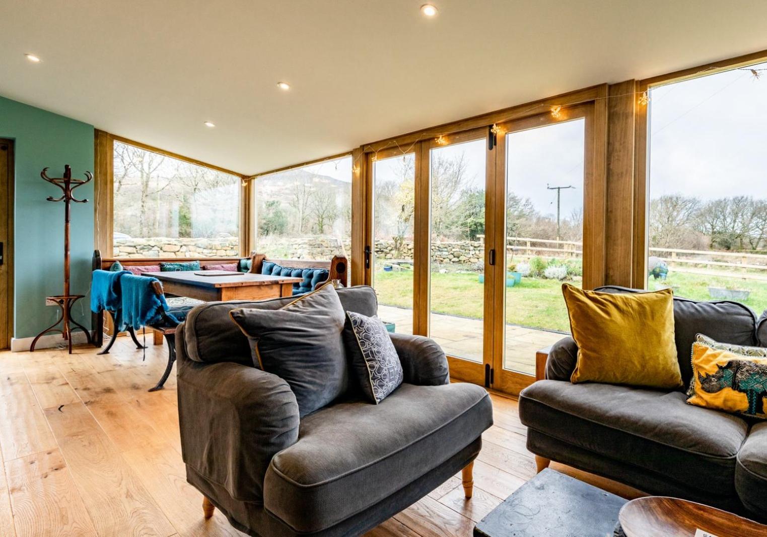 Penrhiw - a country cottage with mountain views view 4