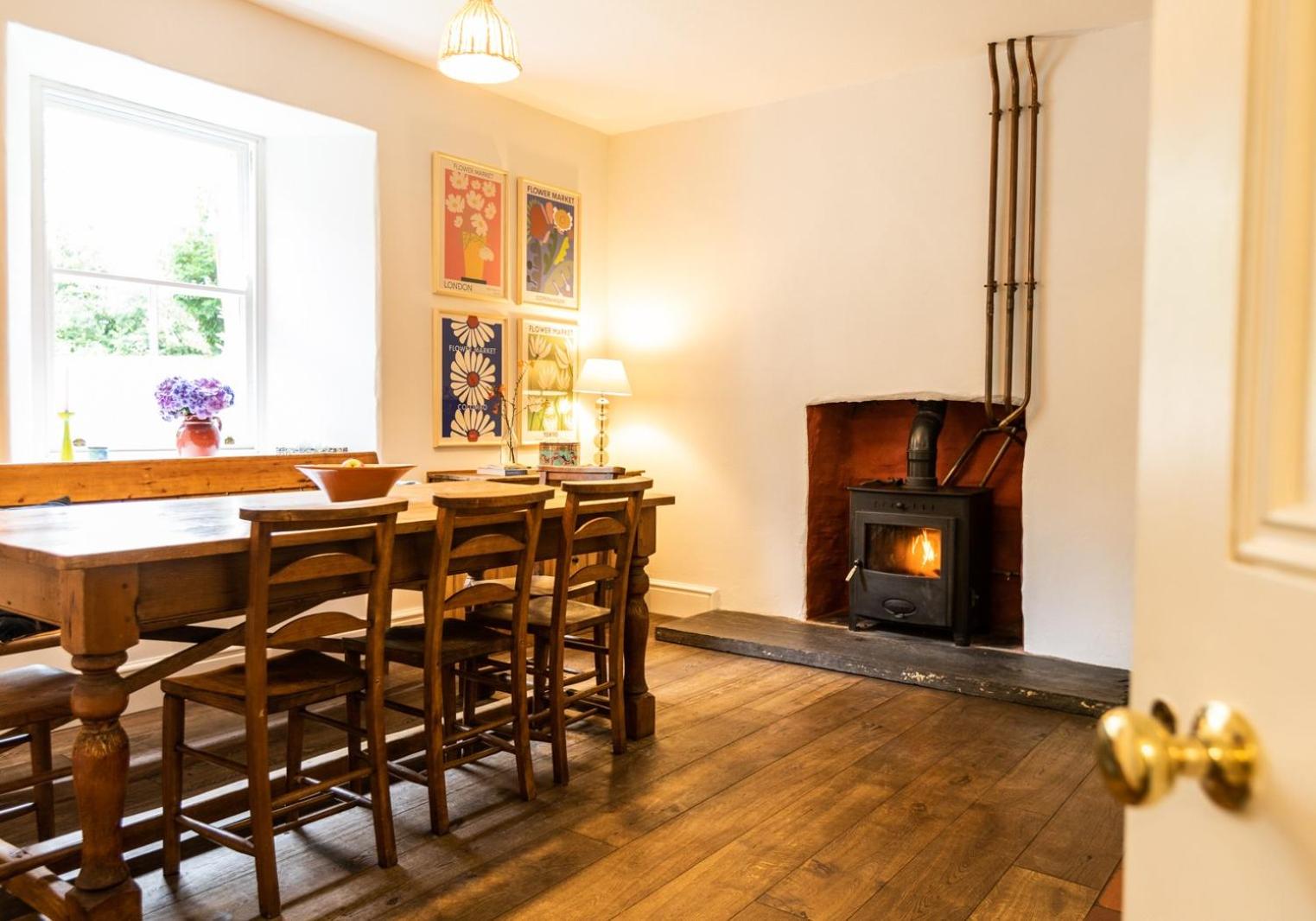 Panteg - a gorgeous retreat near the coast for 10 view 4