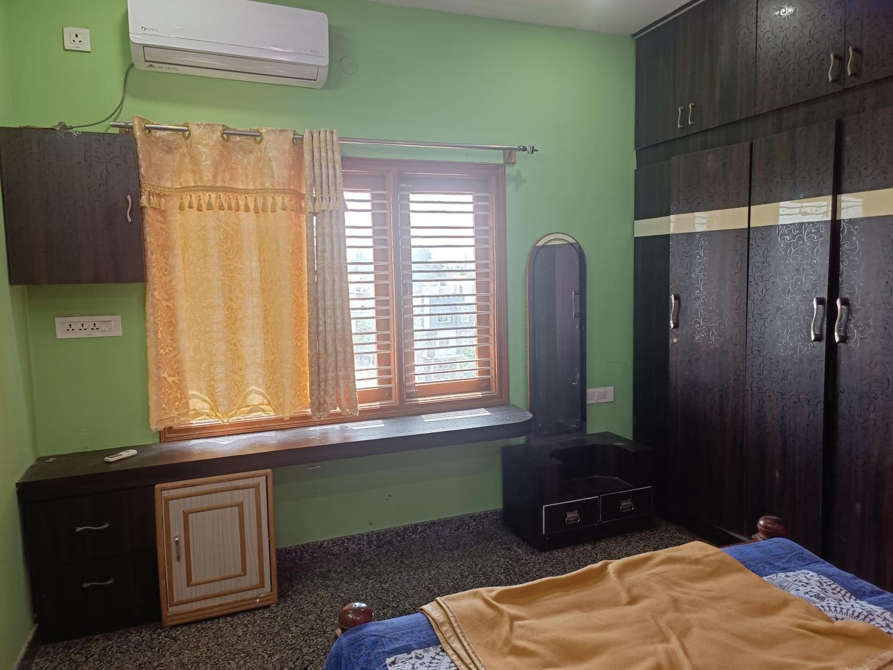 Sahara penthouse family, Stay