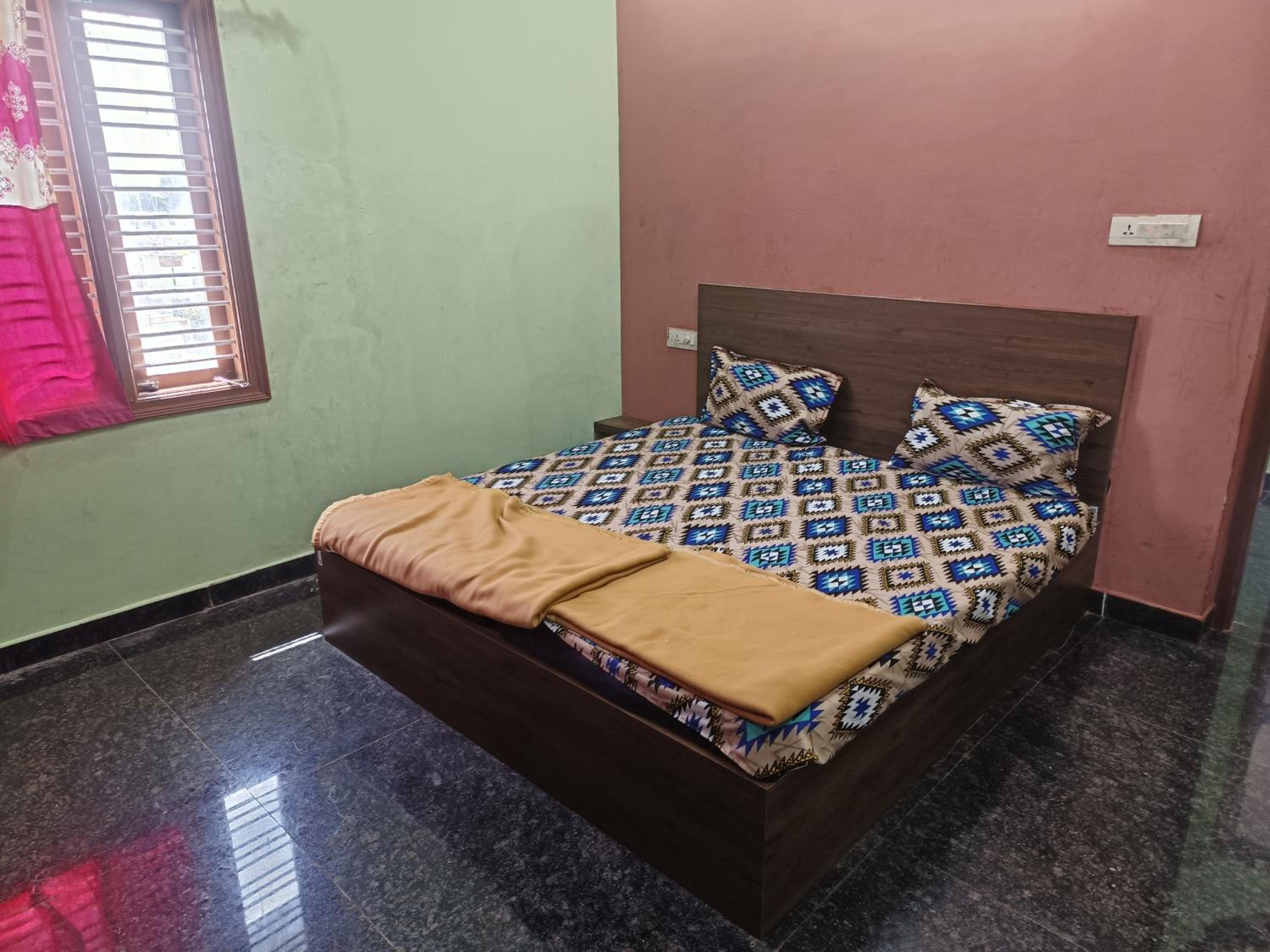 Sahara penthouse family, Stay