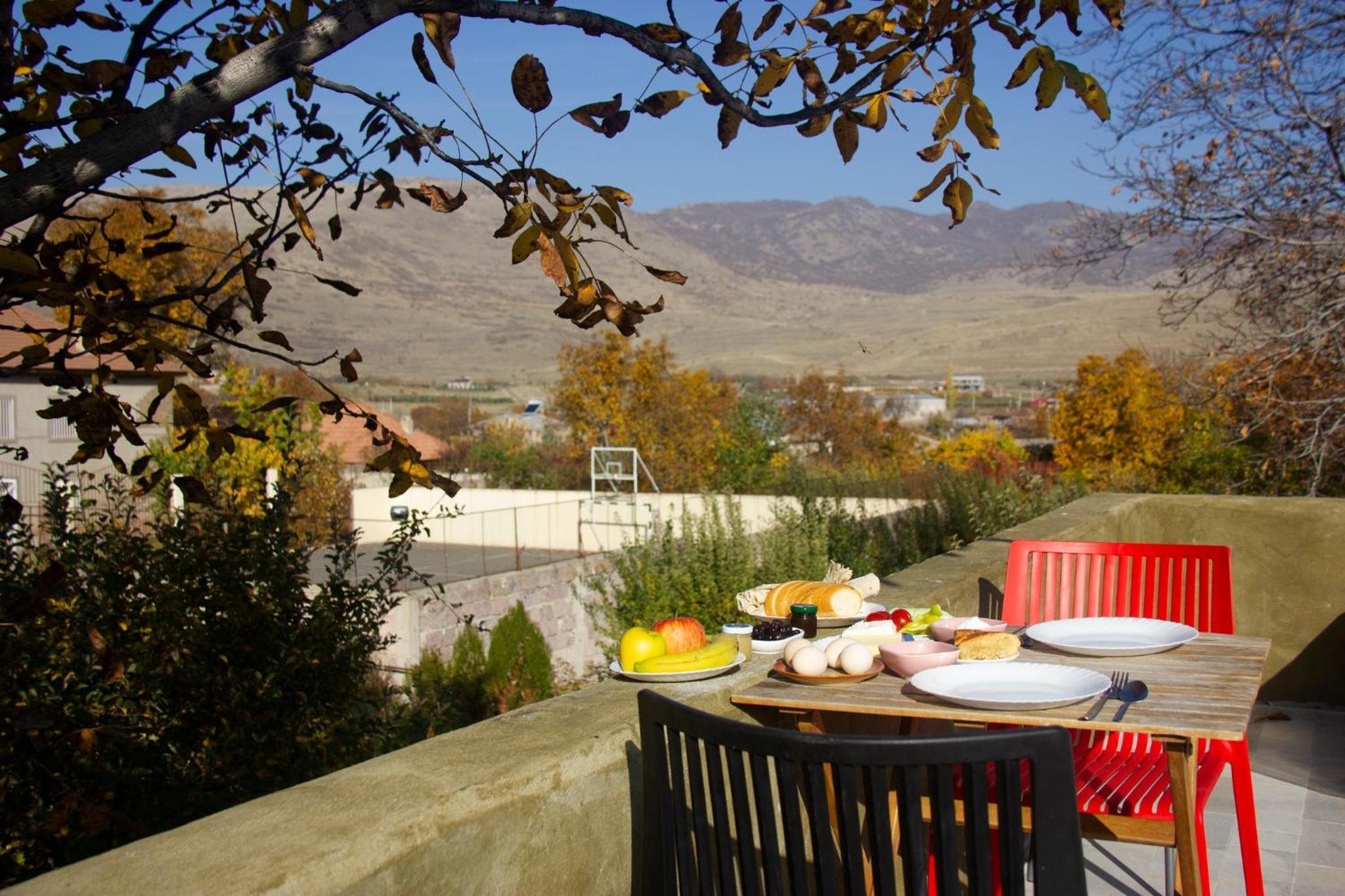 Zove Rural Cottage with garden views