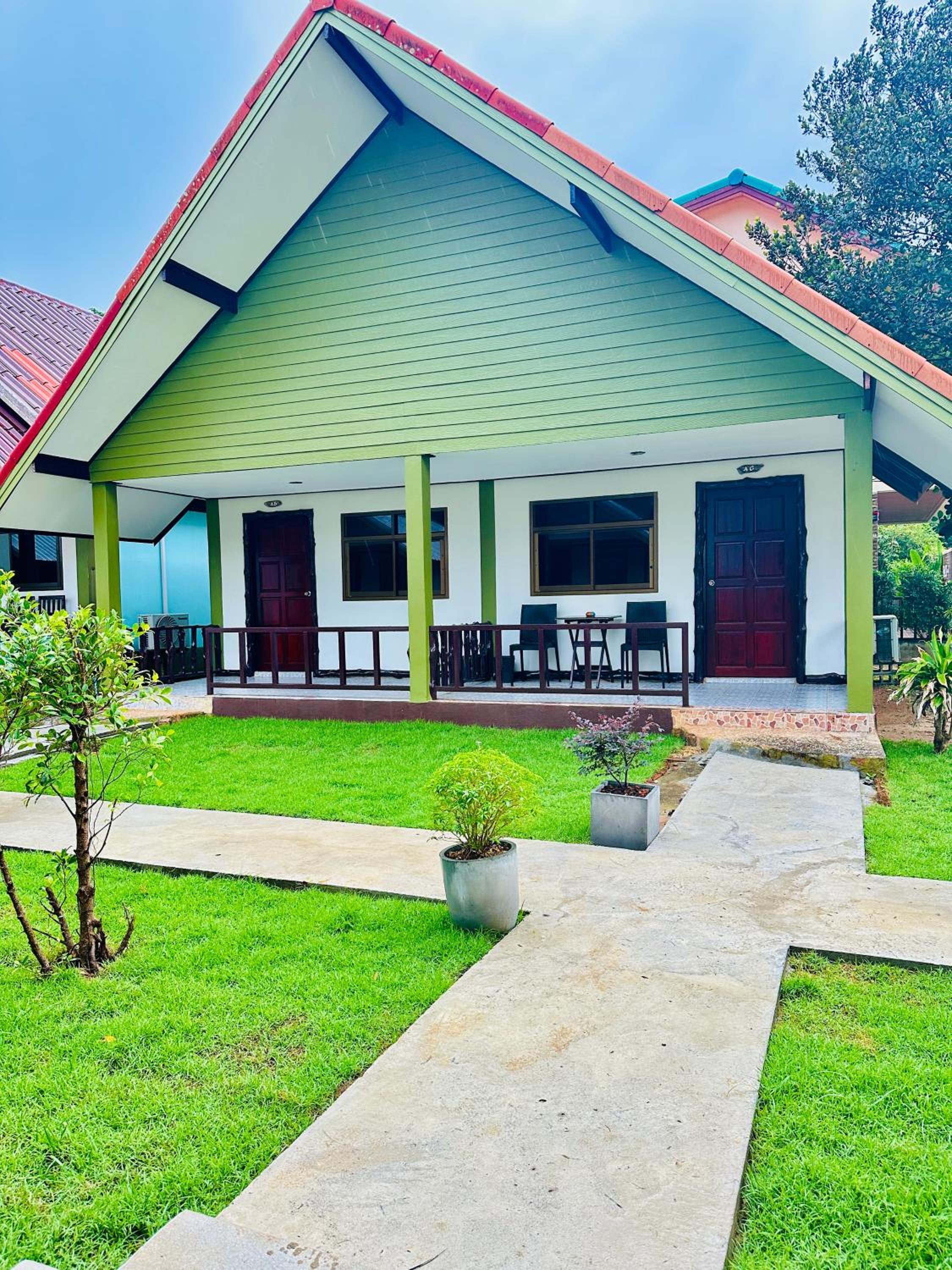 Lanta L.D. Beach Bungalow