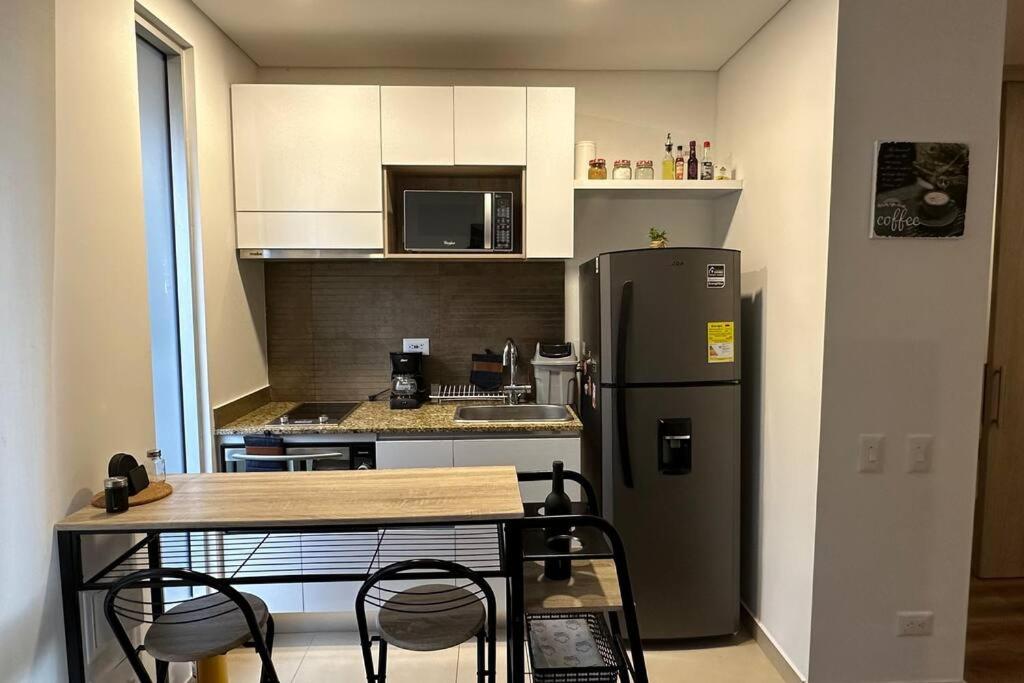 Nice apartment independent in front business center