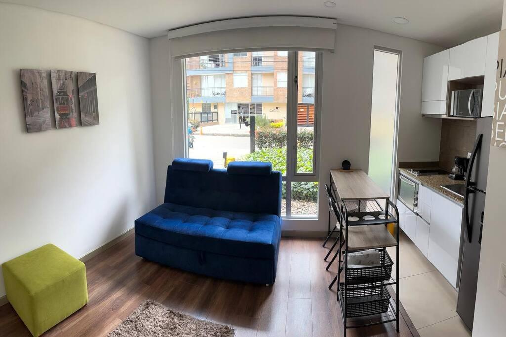 Nice apartment independent in front business center