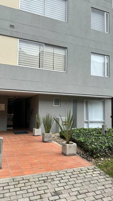 Nice apartment independent in front business center