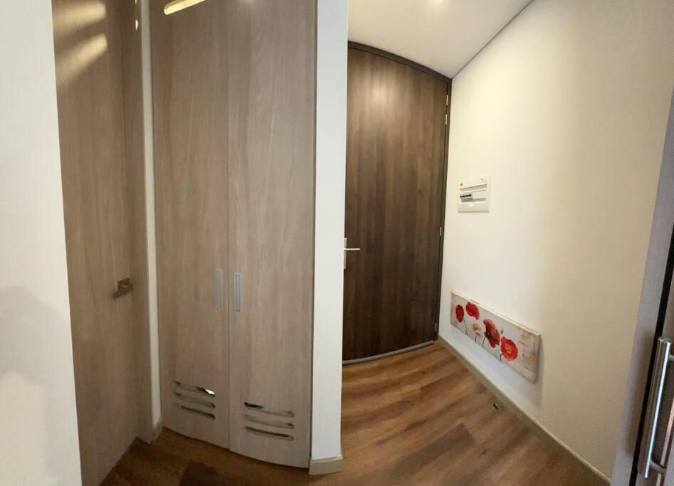 Nice apartment independent in front business center