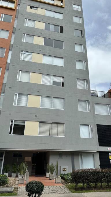 Nice apartment independent in front business center
