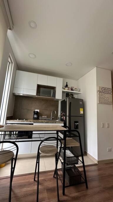 Nice apartment independent in front business center